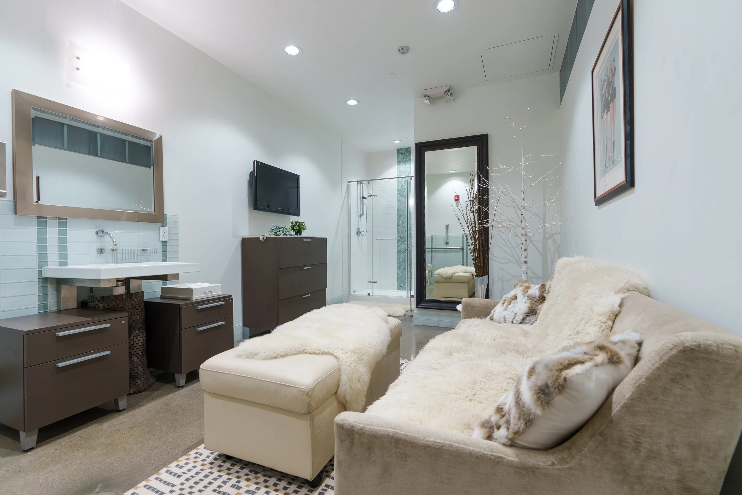 2210BLAKESTSHOWROOMWOMENSROOM (1 of 3).jpg