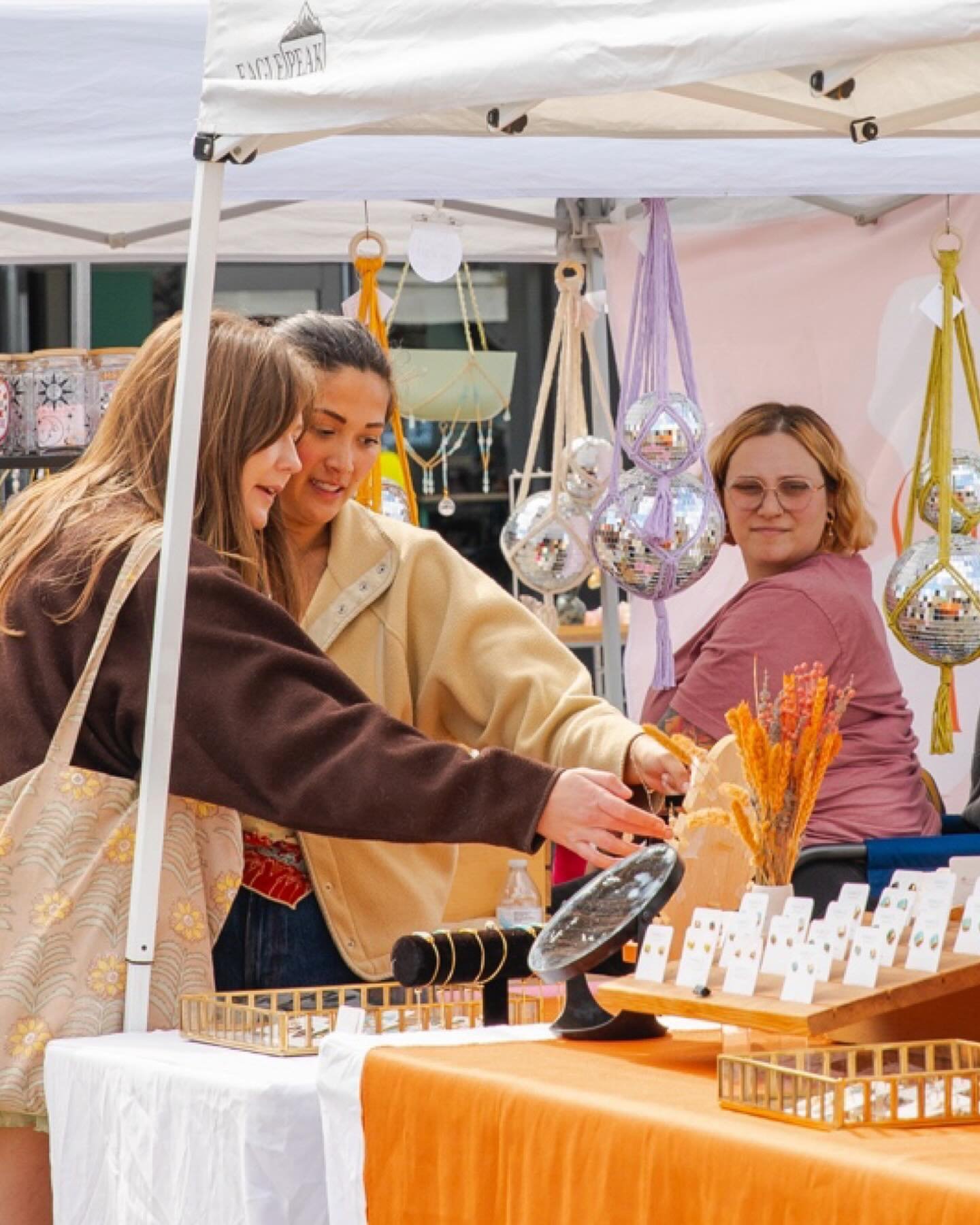 Grab a friend and JOIN US&hellip;.

For the perfect sunny Sunday in the City! ☀️🤗✨

Come find your special handmade treasure or one-of-a-kind find from one of the many Local Small Businesses &amp; Brands at HEAD WEST at the SF @ferrybuilding | THIS 