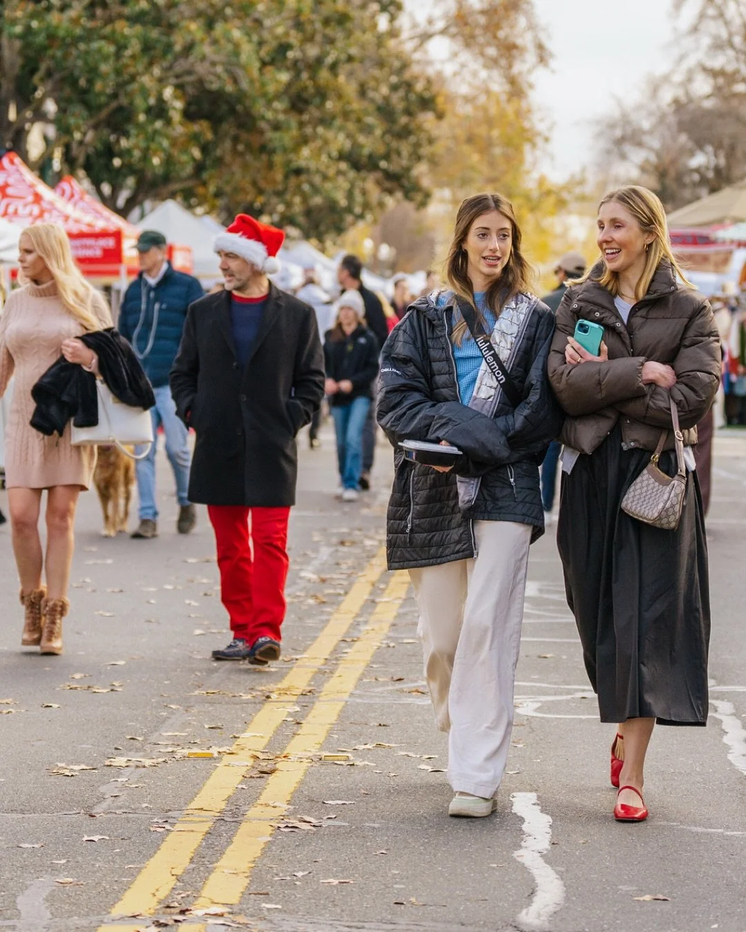 🌞Come for the Marketplace, Stay for the Experience! 🤩
.
Whether you&rsquo;re looking for a place to meet up with friends, try on a piece you&rsquo;ve had your eye on, see what talented local makers are creating, find the perfect gifts for everyone 