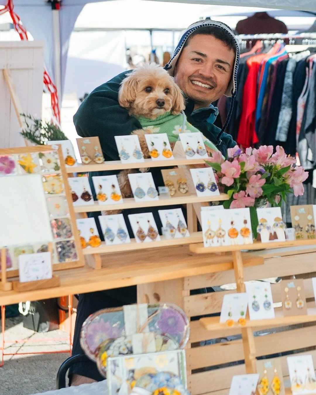 HOLIDAY SHOPPING >>> but make it Pet-Friendly 🐶❤️
.
Don&rsquo;t leave your furry friends at home while getting gifts this weekend! 
.
Come out and join us with friends and family members of all kinds - TOMORROW, December 14th from 11am - 4p