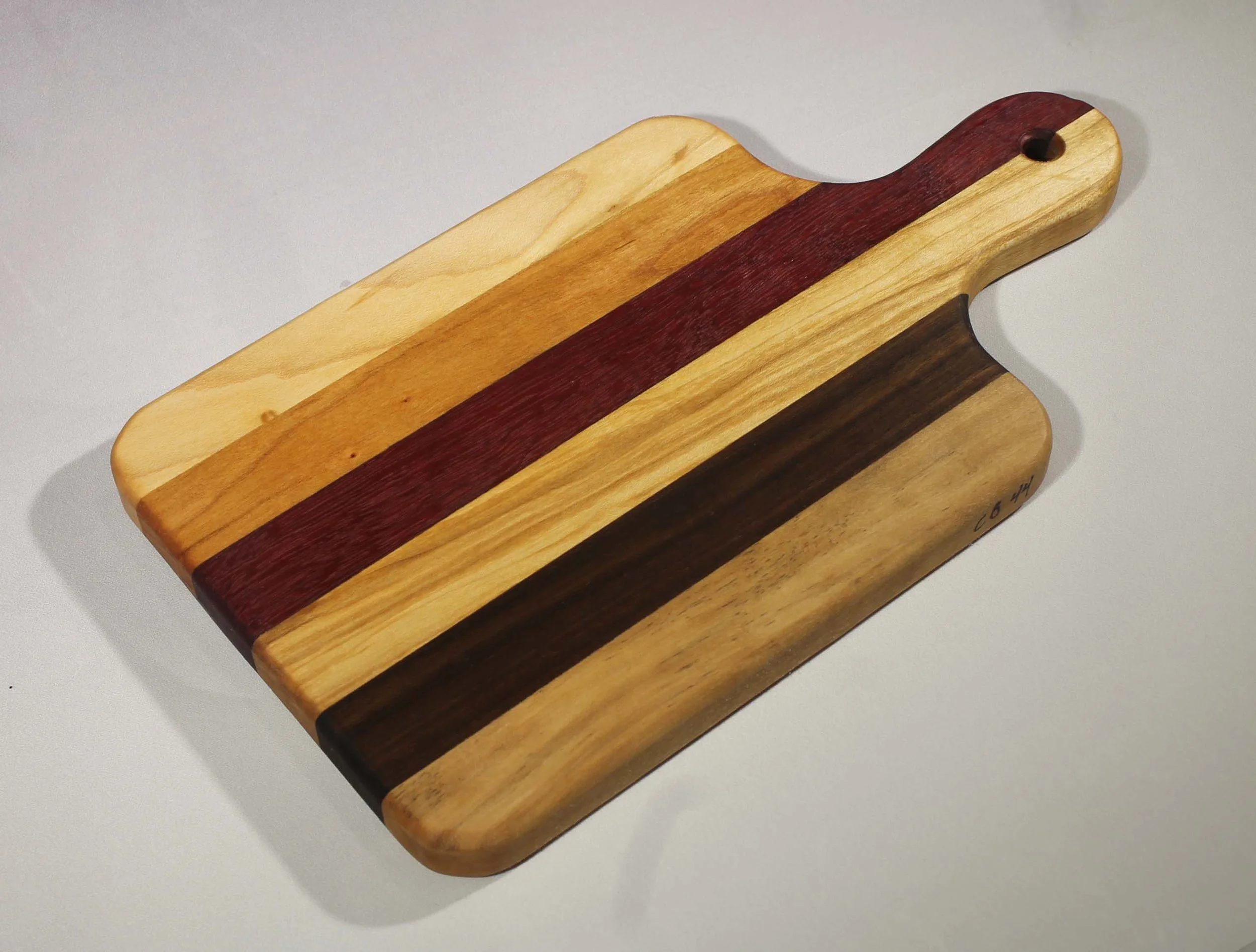 CB44 - 6” x 10 ¾” Cutting board with handle.
$35