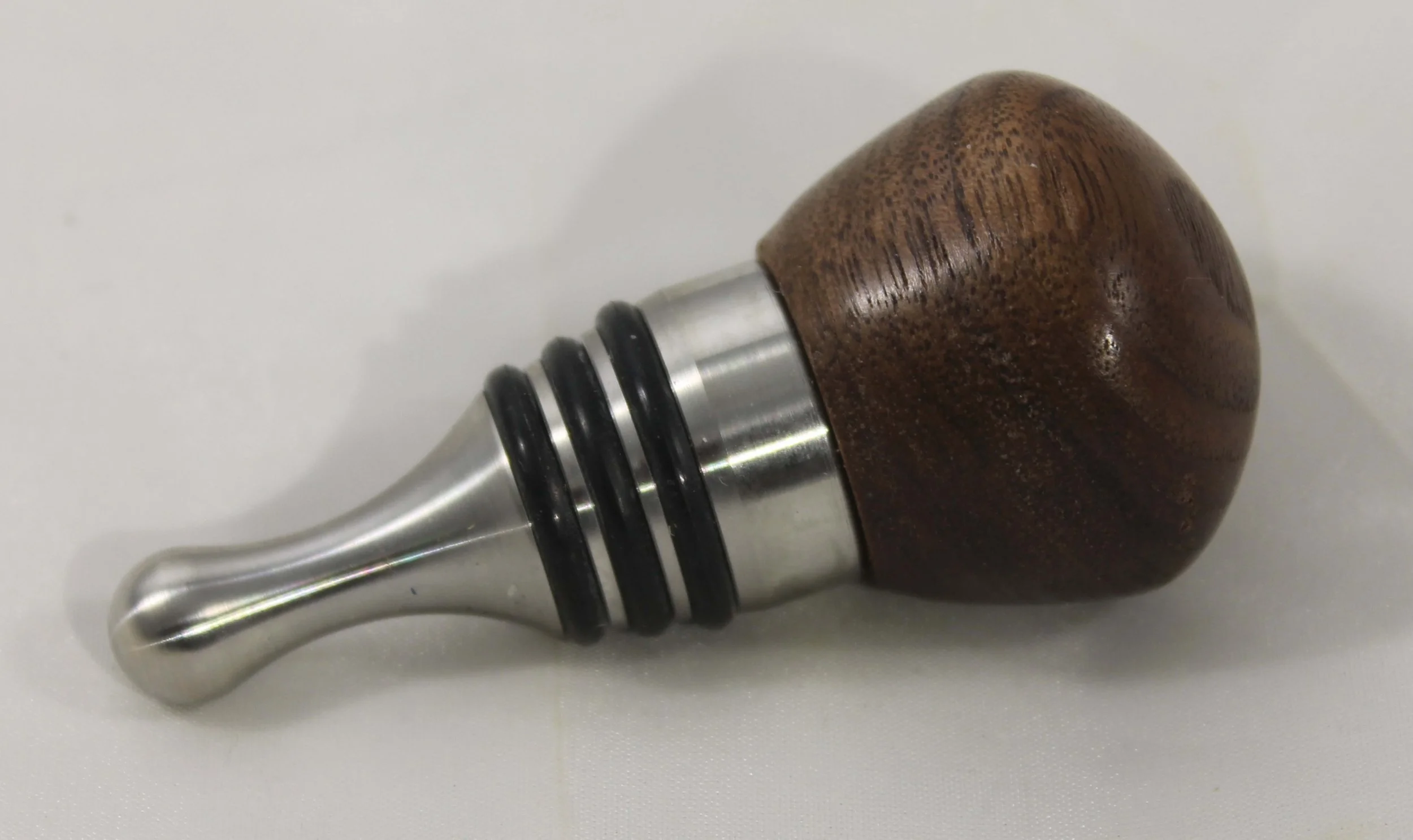 WS162 - Walnut
This short round stopper has a branch inclusion on the top.  
$25