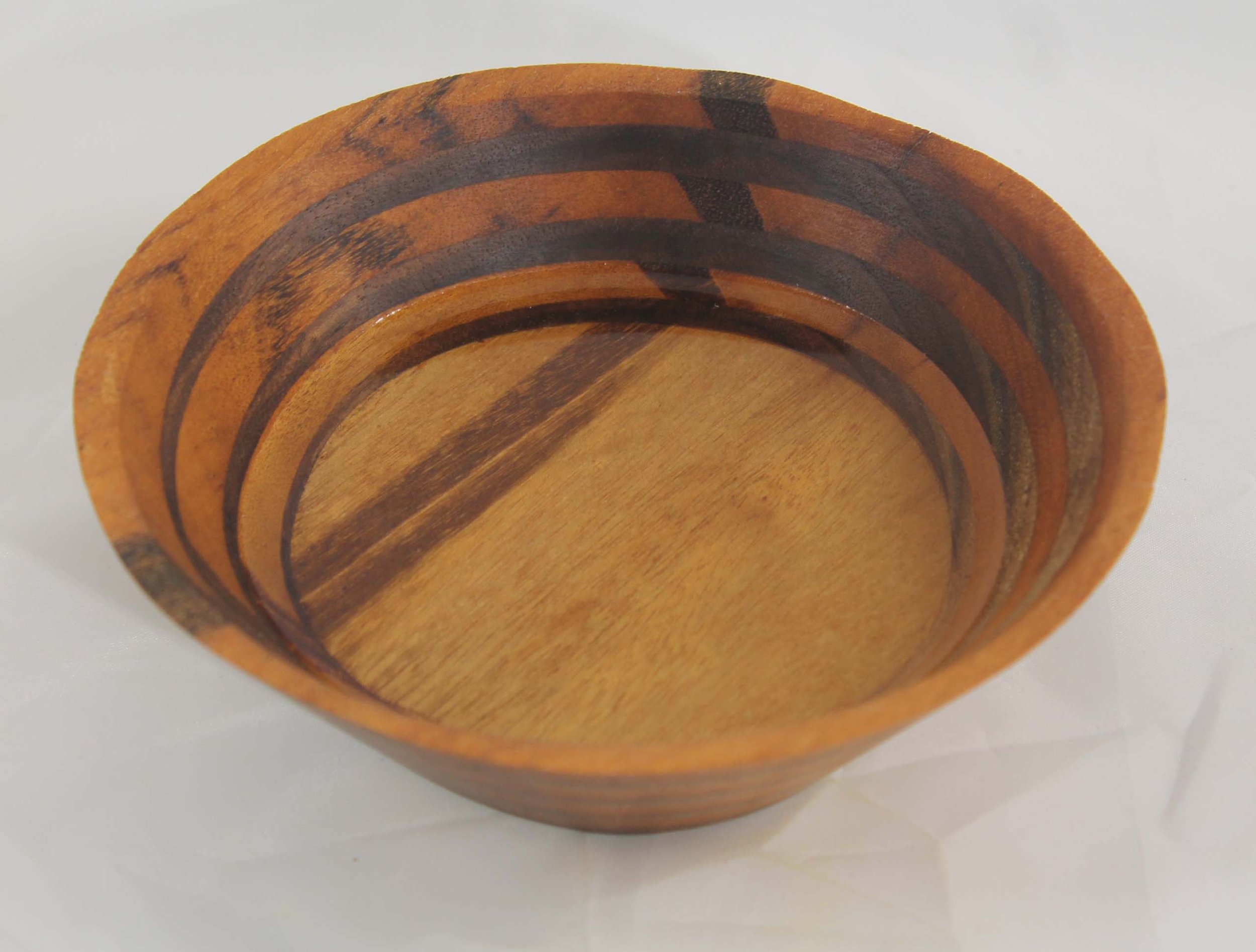 #6317 - Walnut / Jatoba Wedge Bowl
Round Bowl
6” ɸ x 1 ⁷⁄₈” high
Clear resin filled base
Finished with Danish Oil
$35