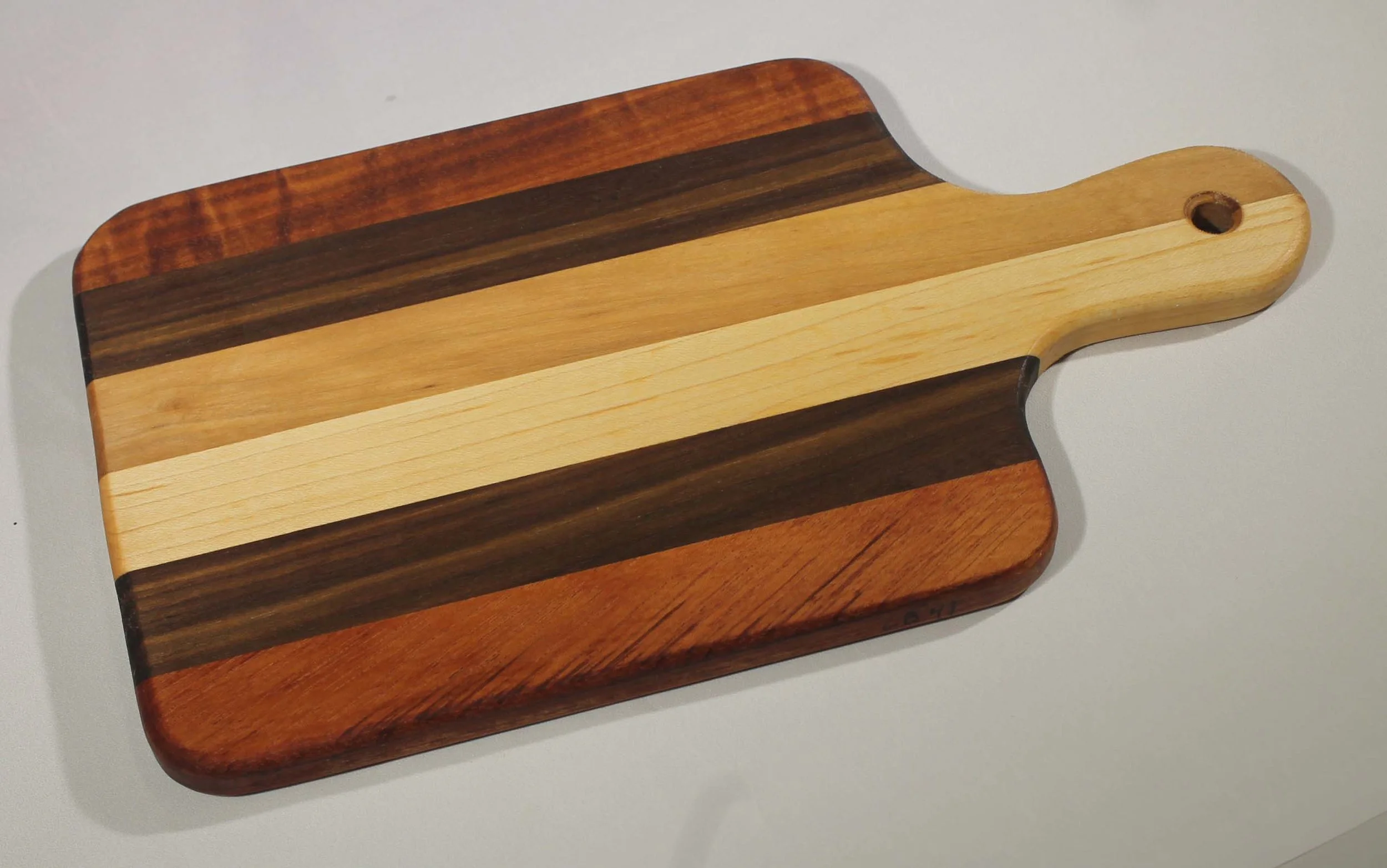 CB41 - 6” x 10 ¾” Cutting board with handle.
$35