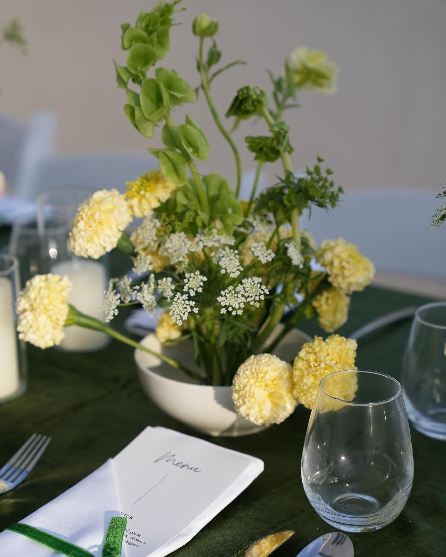 This lighting is everything ✨✨✨

#floraldesign#greenwedding#socalweddinginspiration#socalweddingideas#santabarbarawedding#santabarbaraflorist#flowerarrangement#budvases#marigold#foamfreeflowers#centerpieces#weddingflowersdecor#weddingdecor#losangeles