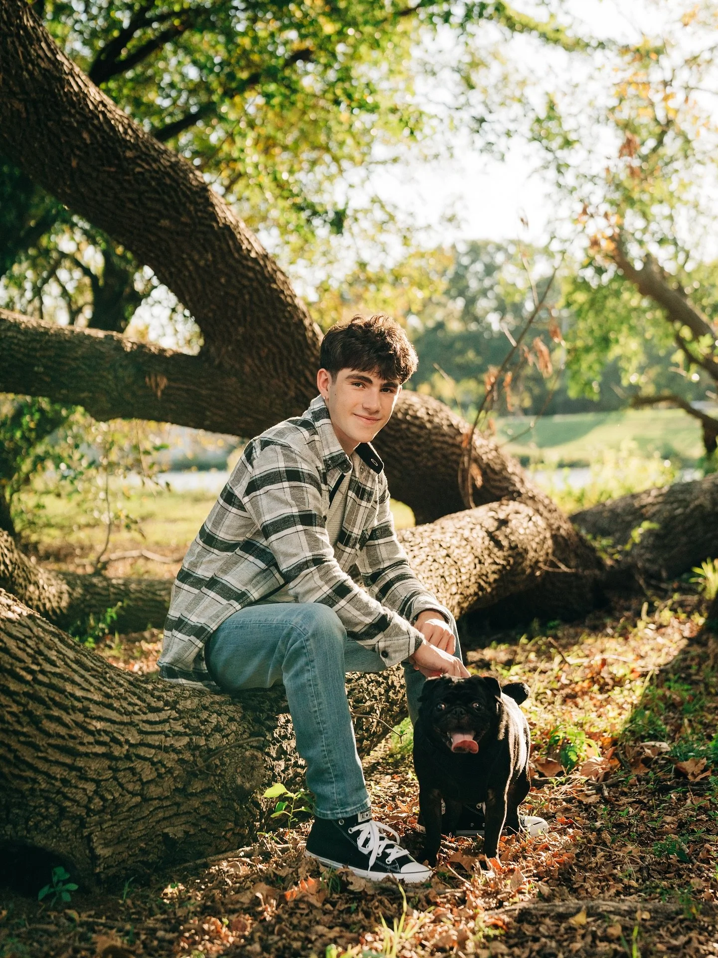 ⚠️Warning ⚠️
Bring your dog to your senior photos and they might try and steal the show, like Gus! Every time I got near Gus, he rolled over so I could rub his belly.