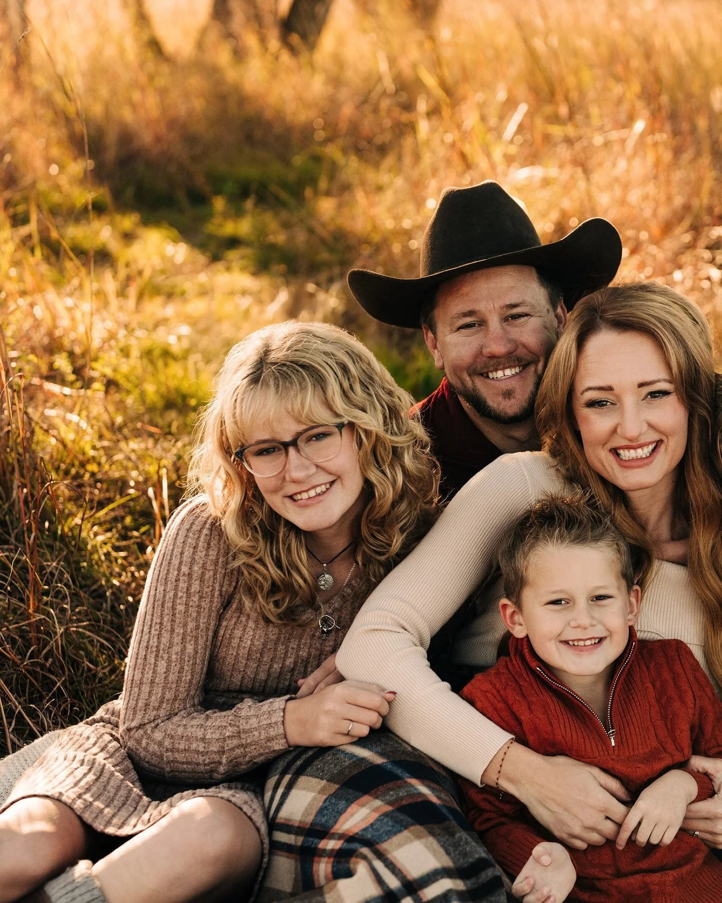 Had so much fun with this family last weekend! Is your family next?? Only 2 spots left for Fall Family Mini Sessions this Saturday! Message me and I&rsquo;ll send you the link to book 🍂