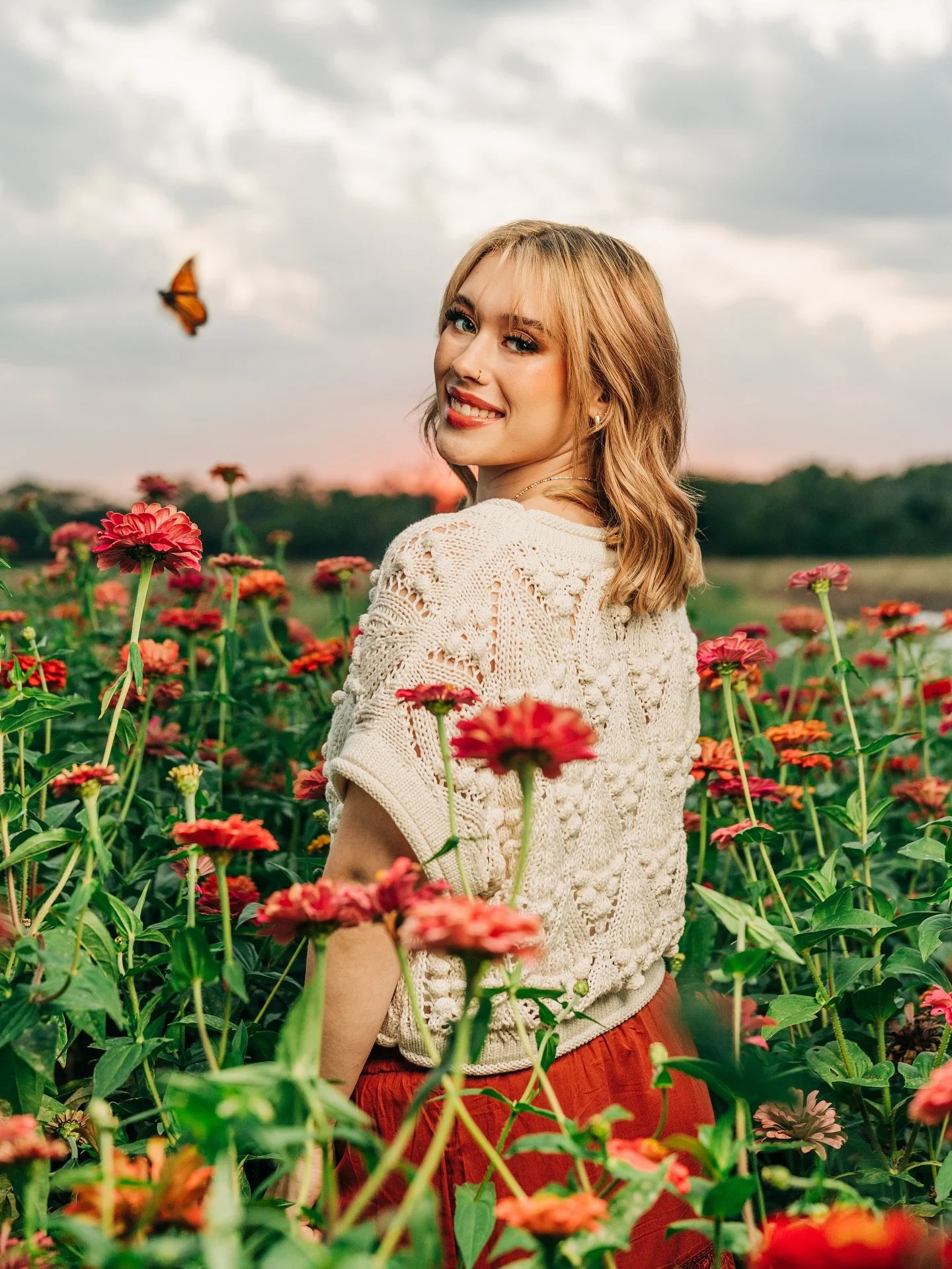 Photobombed by a butterfly 

HMUA @ericak.skin.therapist