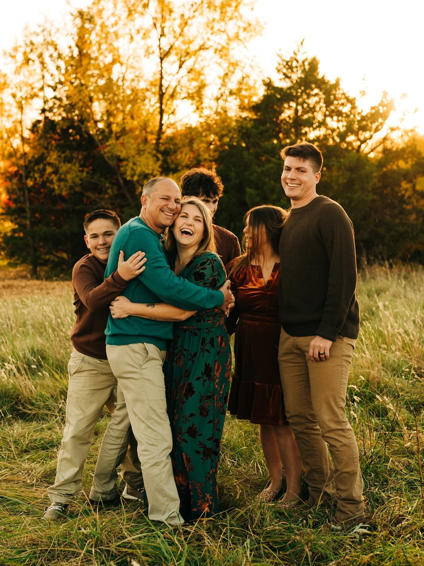 The Hoard Family

I still remember when Corinne scheduled a senior photo consultation for her daughter way back in 2021. She was the first to reach out for that class and honestly surprised me how on the ball she was! Since then, it&rsquo;s been lots