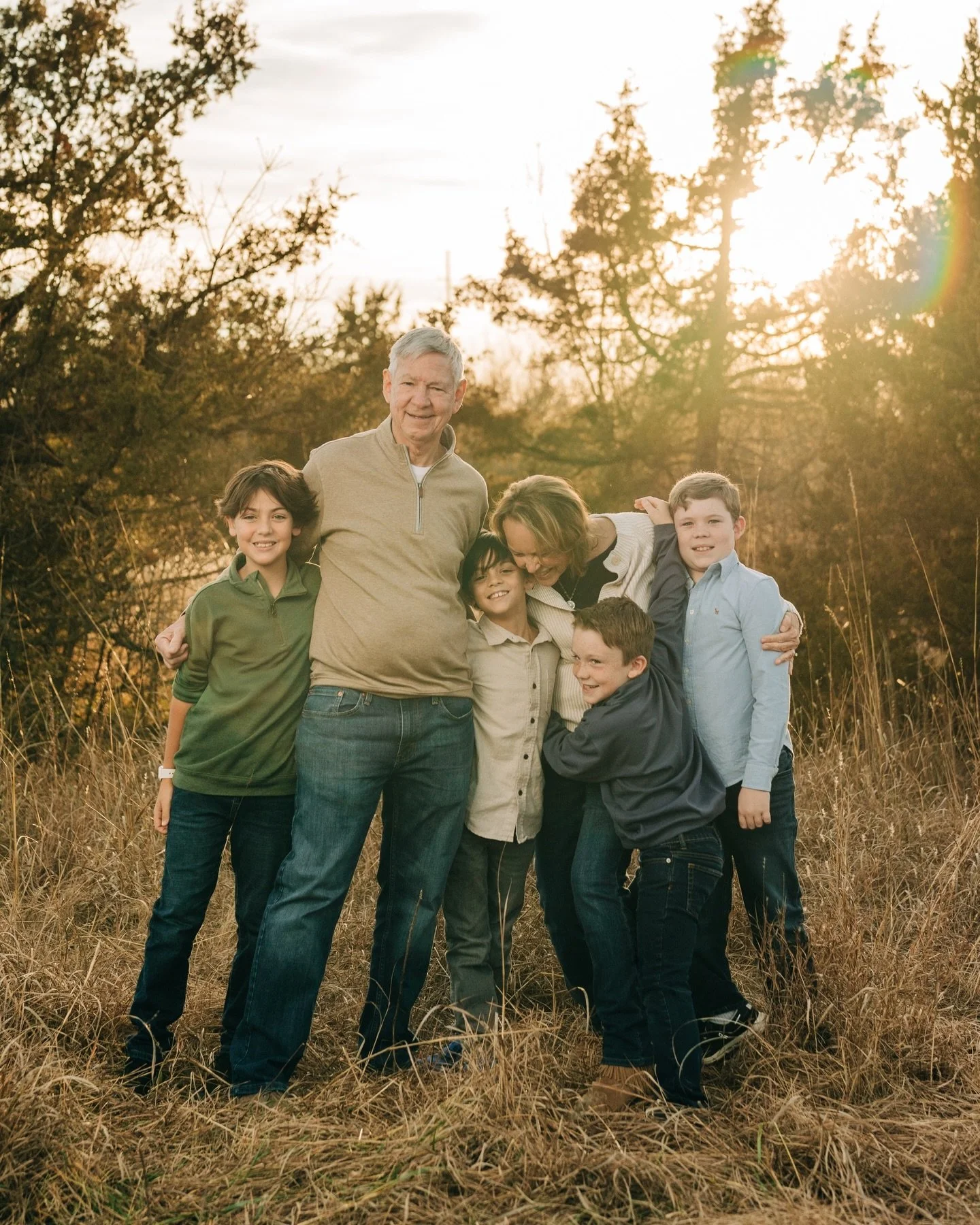 The best thing to gift your parents? Photos of them with their loved ones of course! 🥰