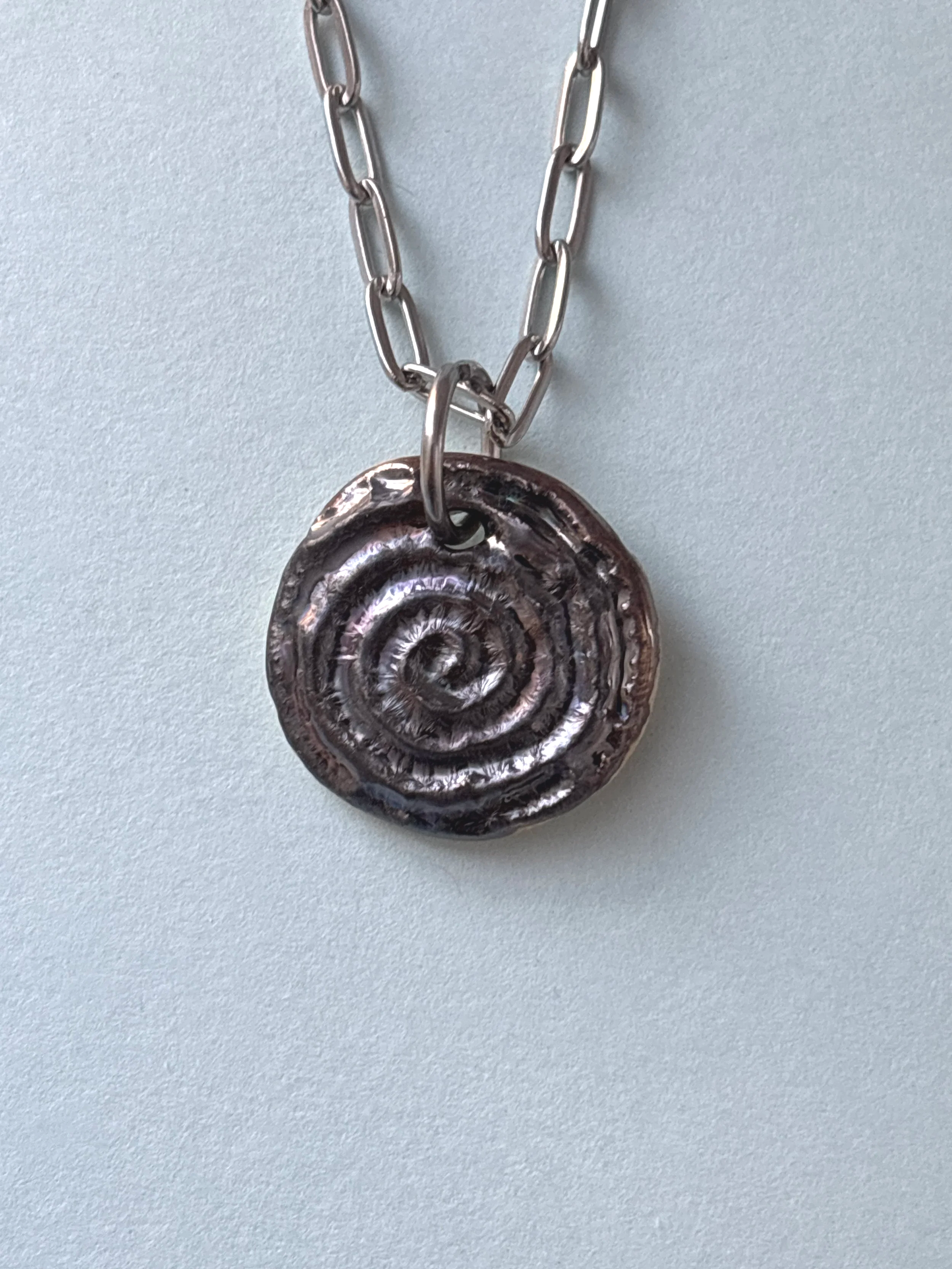 metallic spiral pendant (.9")