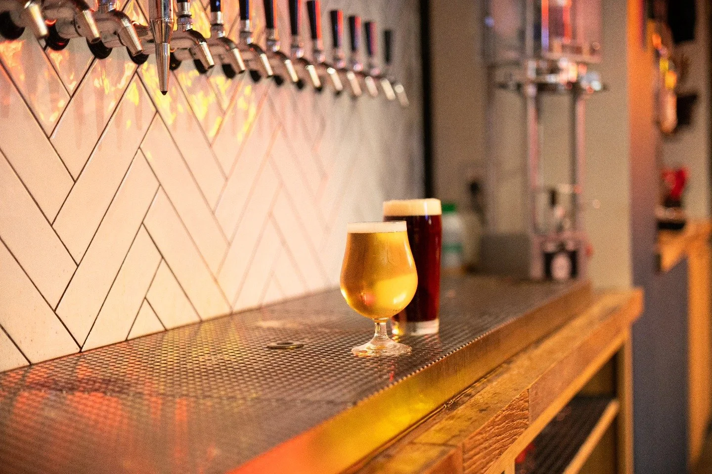 Fresh pours, golden moments. 🍺

 Whether you&rsquo;re craving something crisp or bold, there&rsquo;s always a pint waiting for you. Which one are you reaching for first? 👀 

#DrinkMorePfeiffers #OnTap