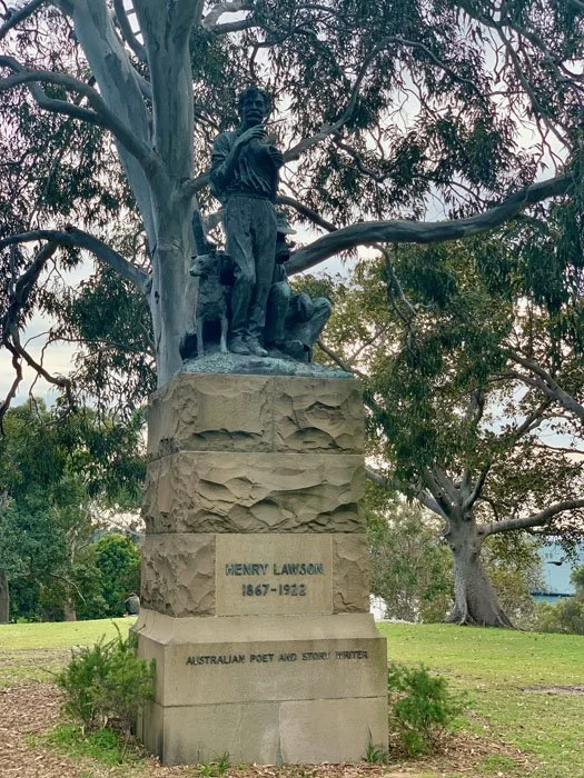 Henry Lawson statue in Domain