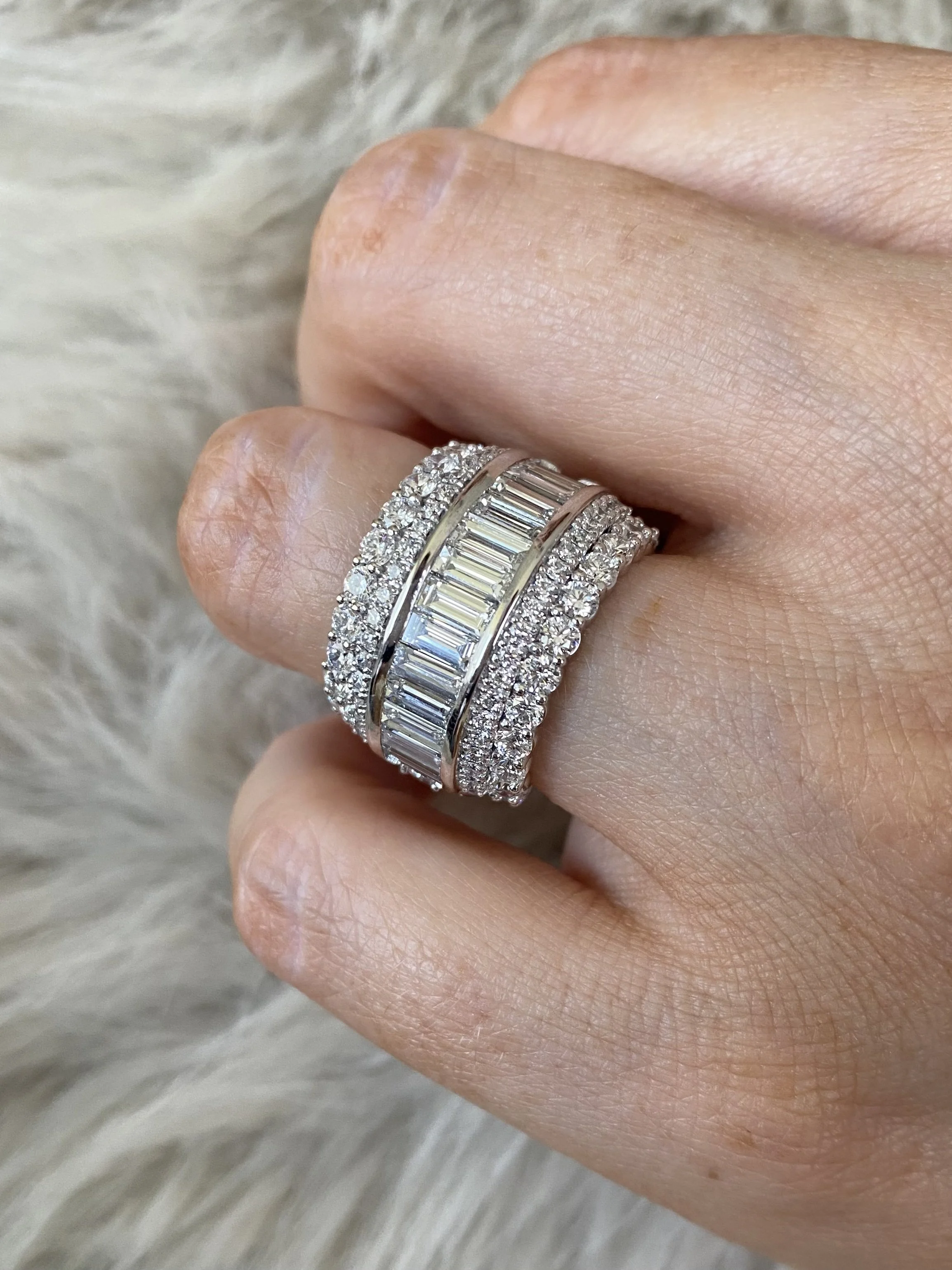 18ct white gold diamond ring.