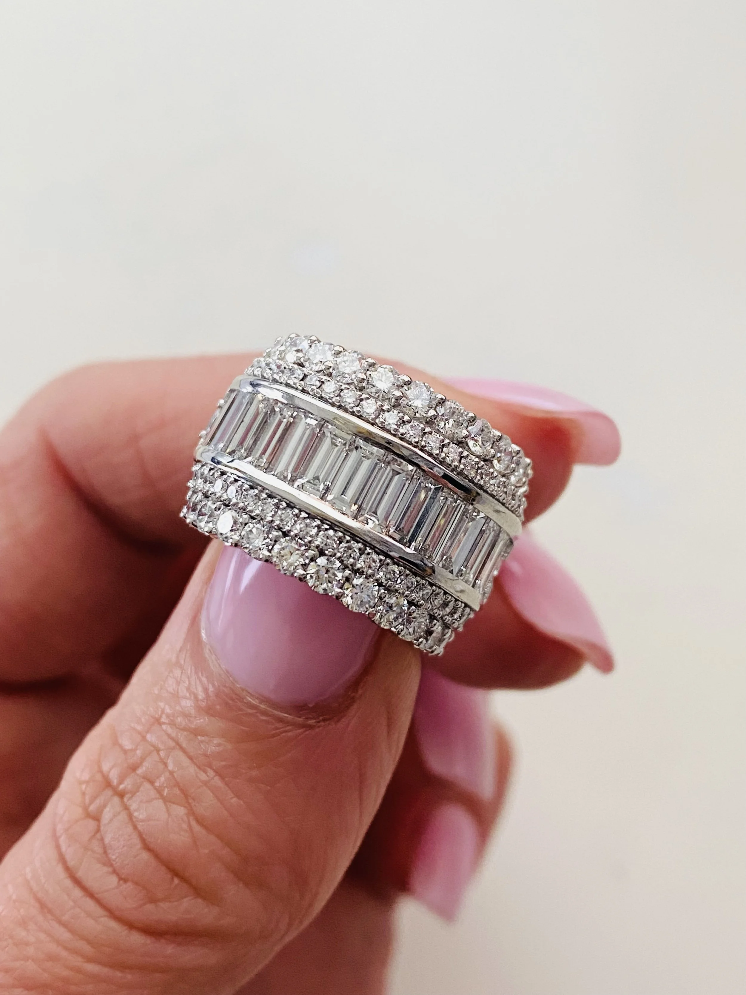 18ct white gold diamond ring.