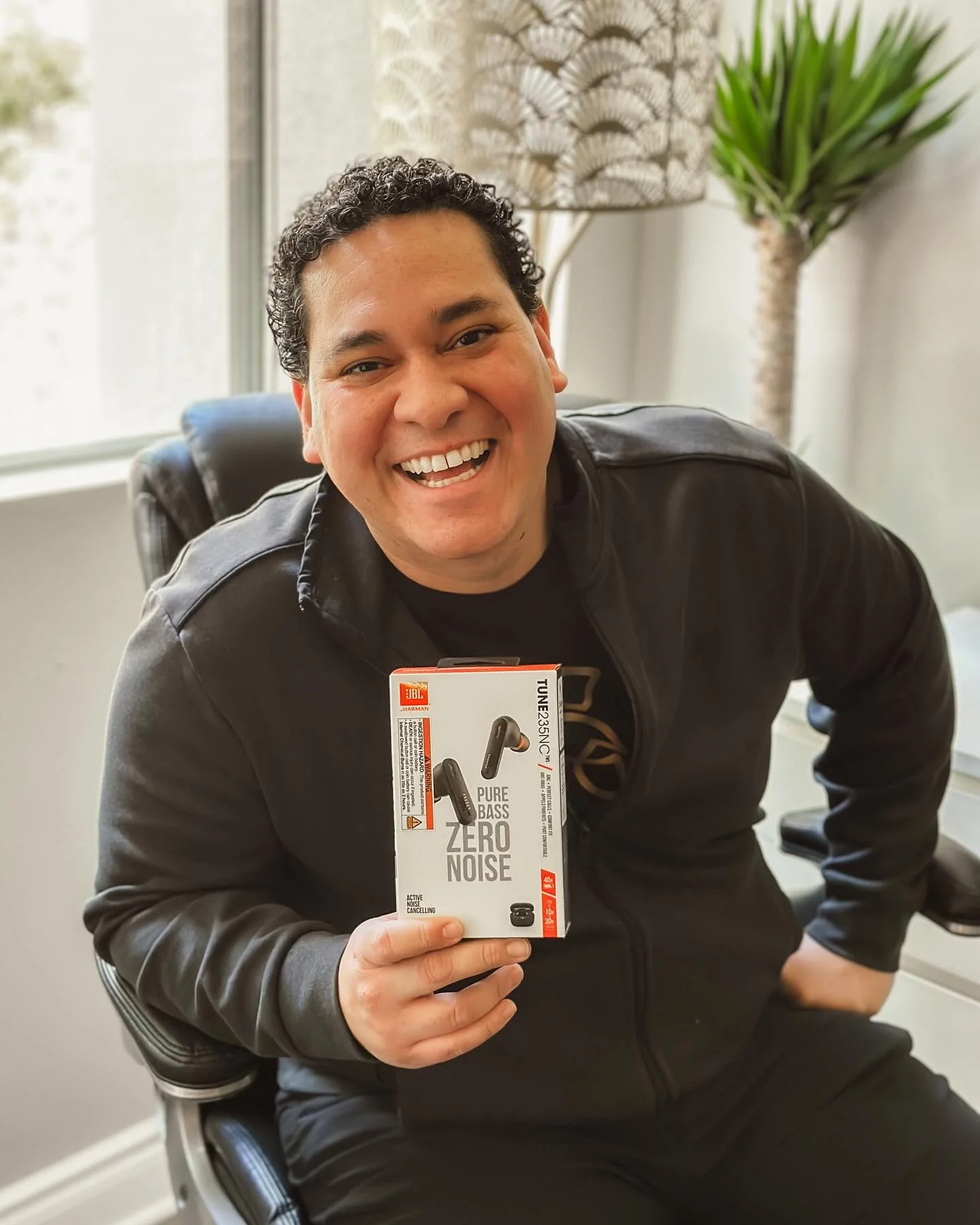 What&rsquo;s up! Positive Warriors! 😊✨ Guess who got new headphones 🎶🎧 anyway it&rsquo;s been a little bit since my last post. As you know Juliet and I moved 🏡 so it&rsquo;s been crazy around here. 

Now we are back! So get ready for tons of new 