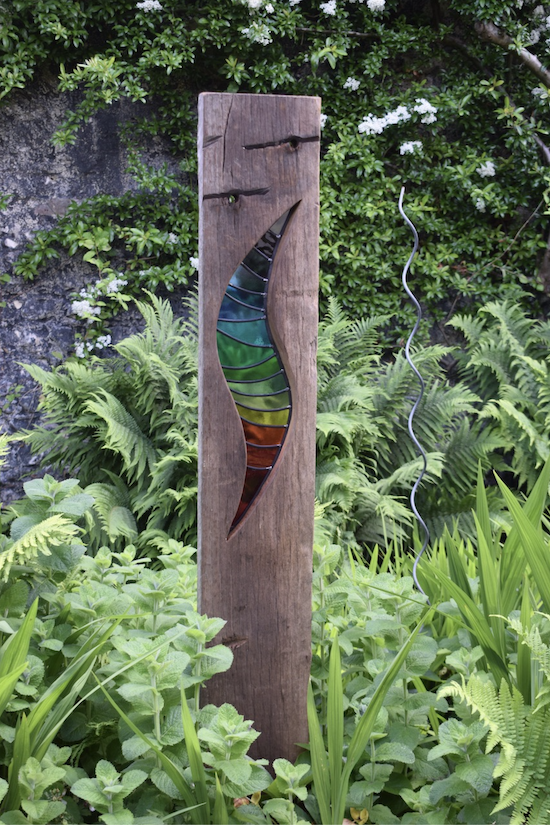 Bending light in garden .png