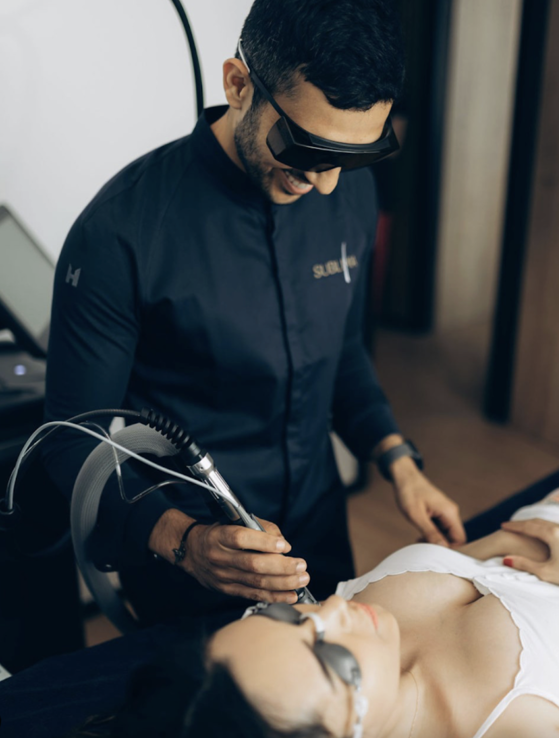 Blépharoplastie au laser CO2 fractionné réalisée par un médecin au Centre Sublima Strasbourg