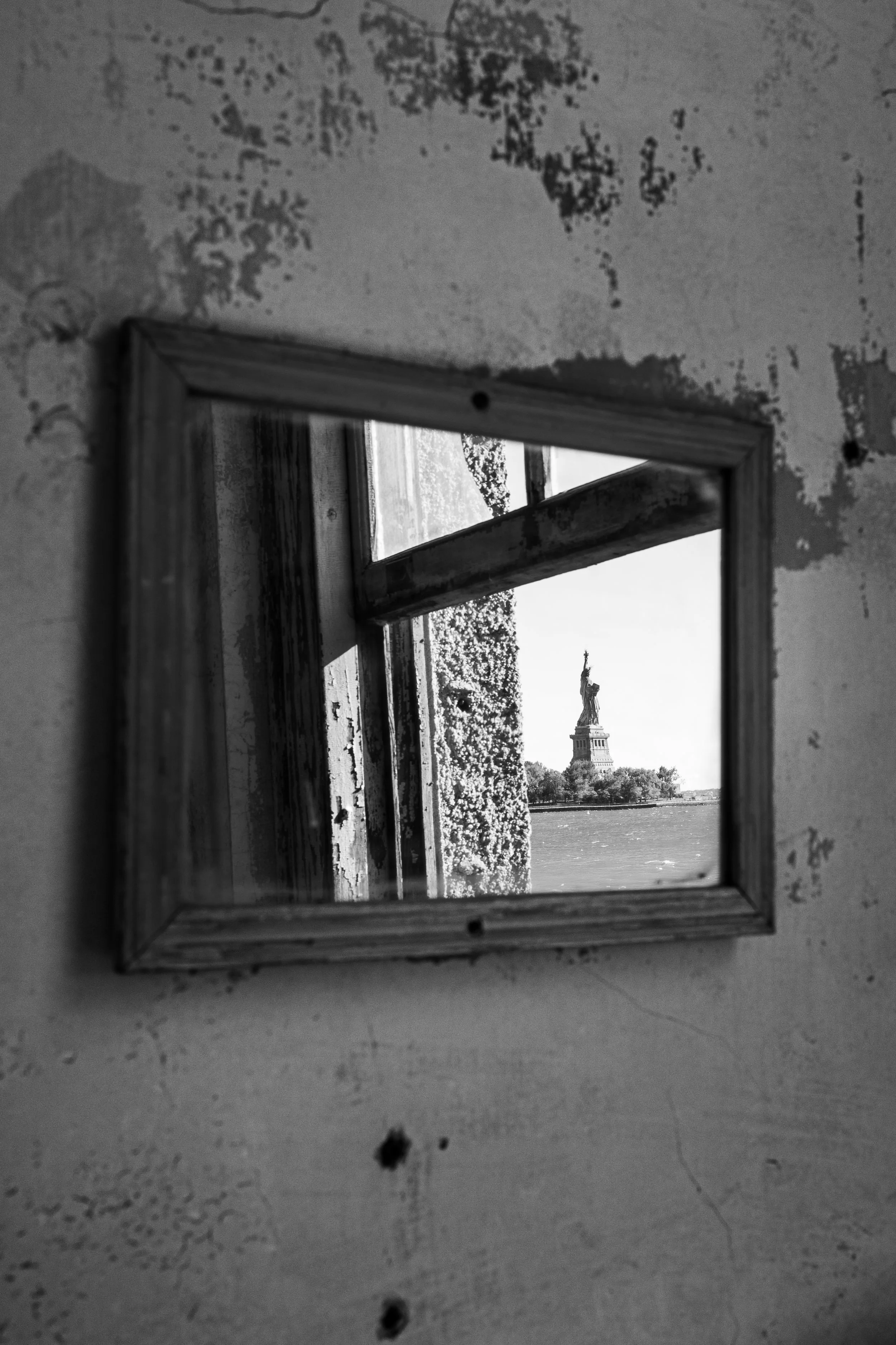 Laura Williams Photography_street scene_ellis island_statue of liberty-12.jpg