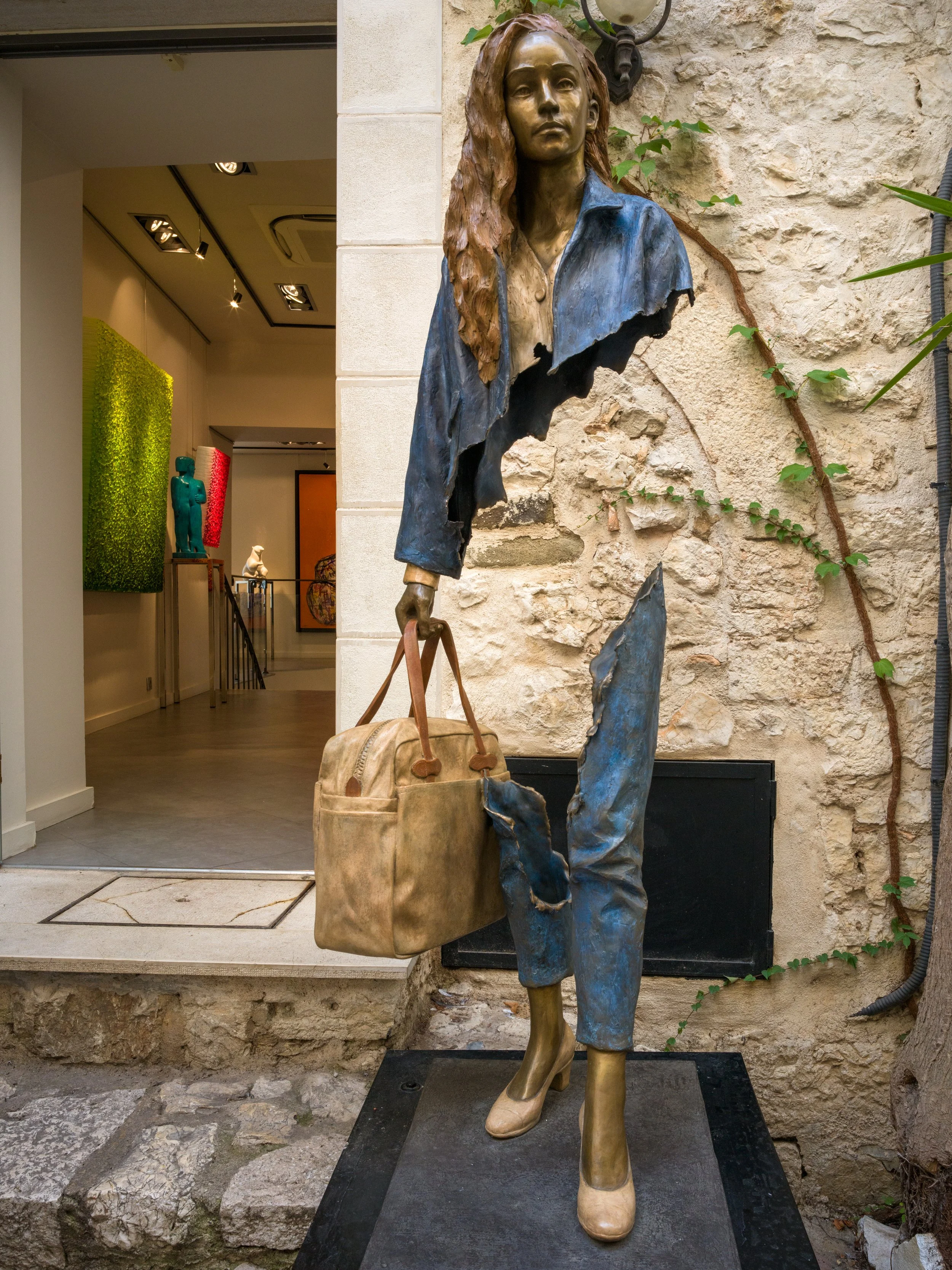 Laura Williams Photography_street scene_sculpture_Eze_shopping-17.jpg