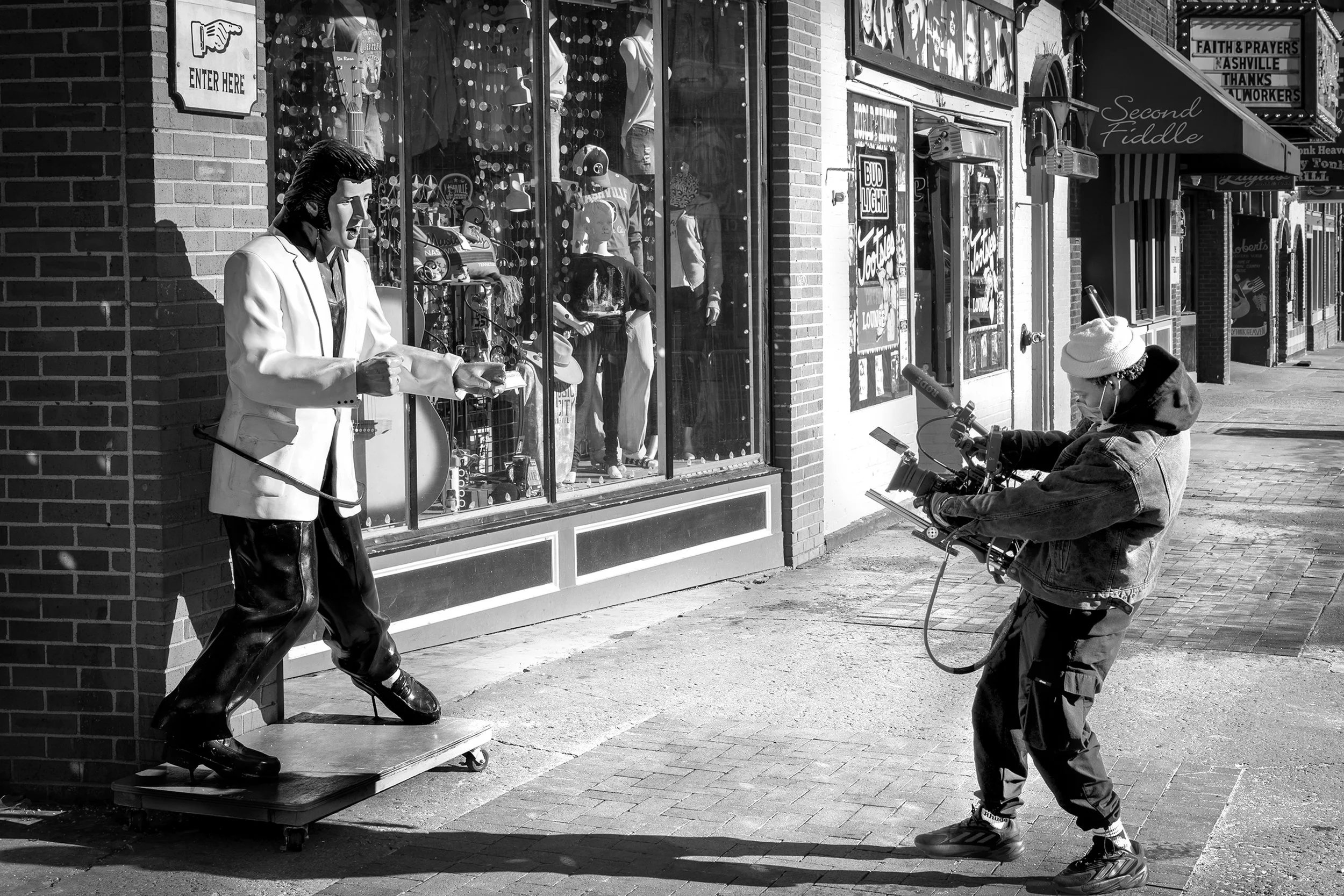 Laura Williams Photography_street scene-nashville_Broadway-Elvis-10.jpg
