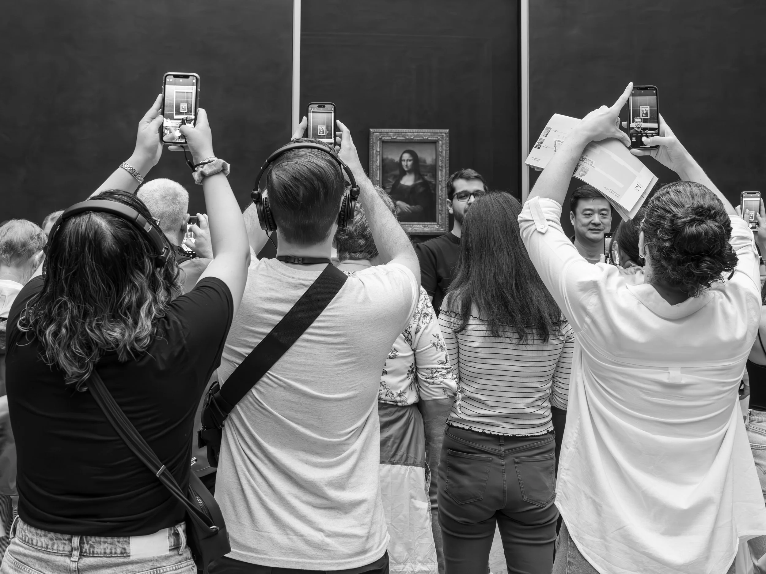 Laura Williams Photography_street scene-Louvre_Mona Lisa_Paris-13.jpg