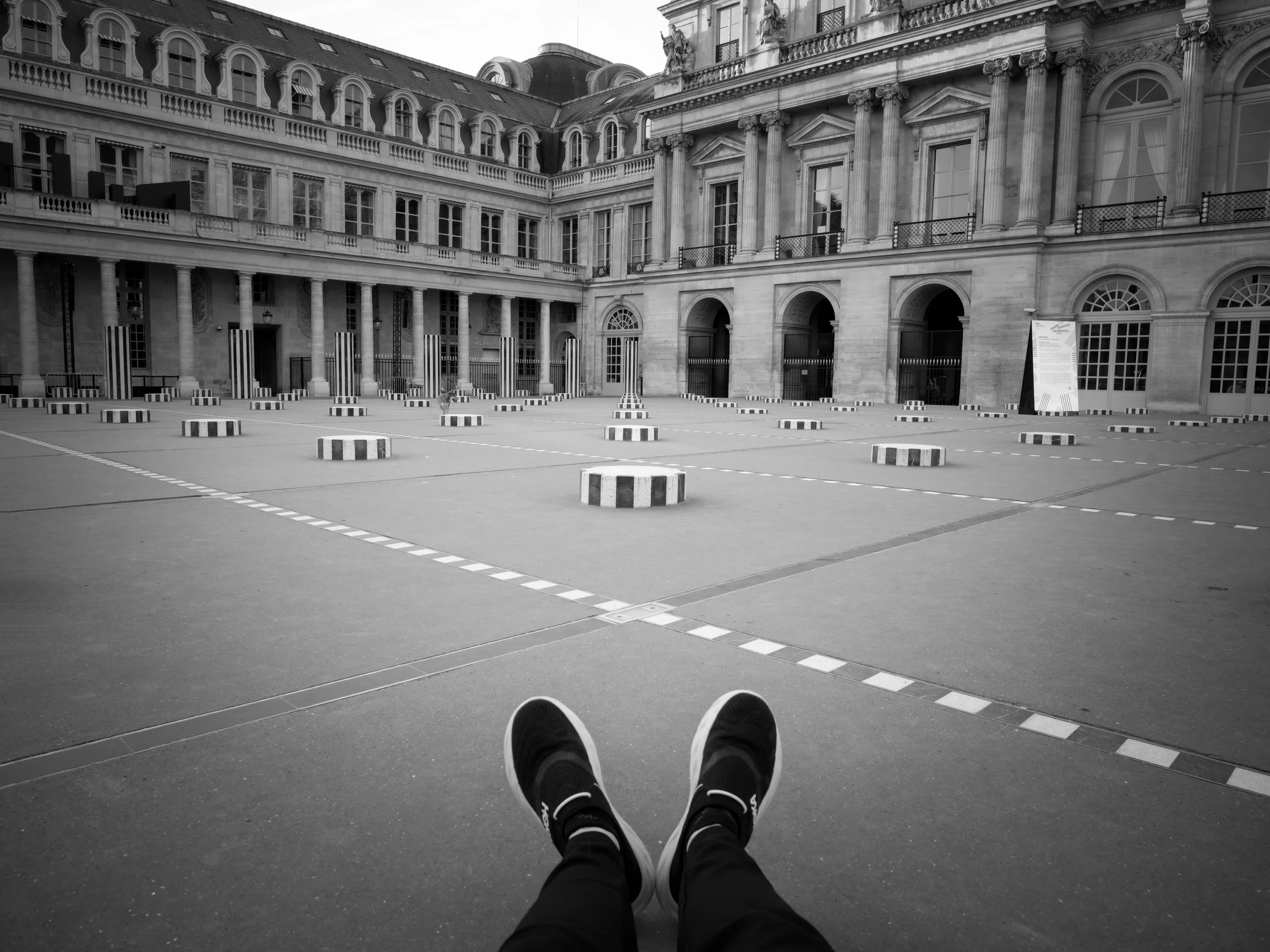 Laura Williams Photography_street scene_ Les Deux Plateaux_Paris-14.jpg