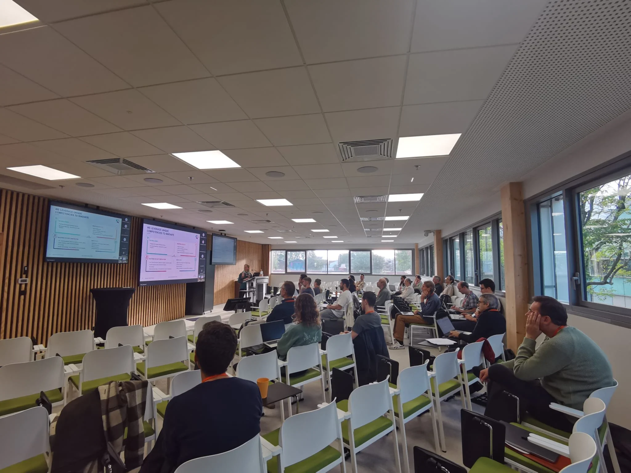 2025-10-02 AG Hi-BITS SGR_salledeconf.jpeg