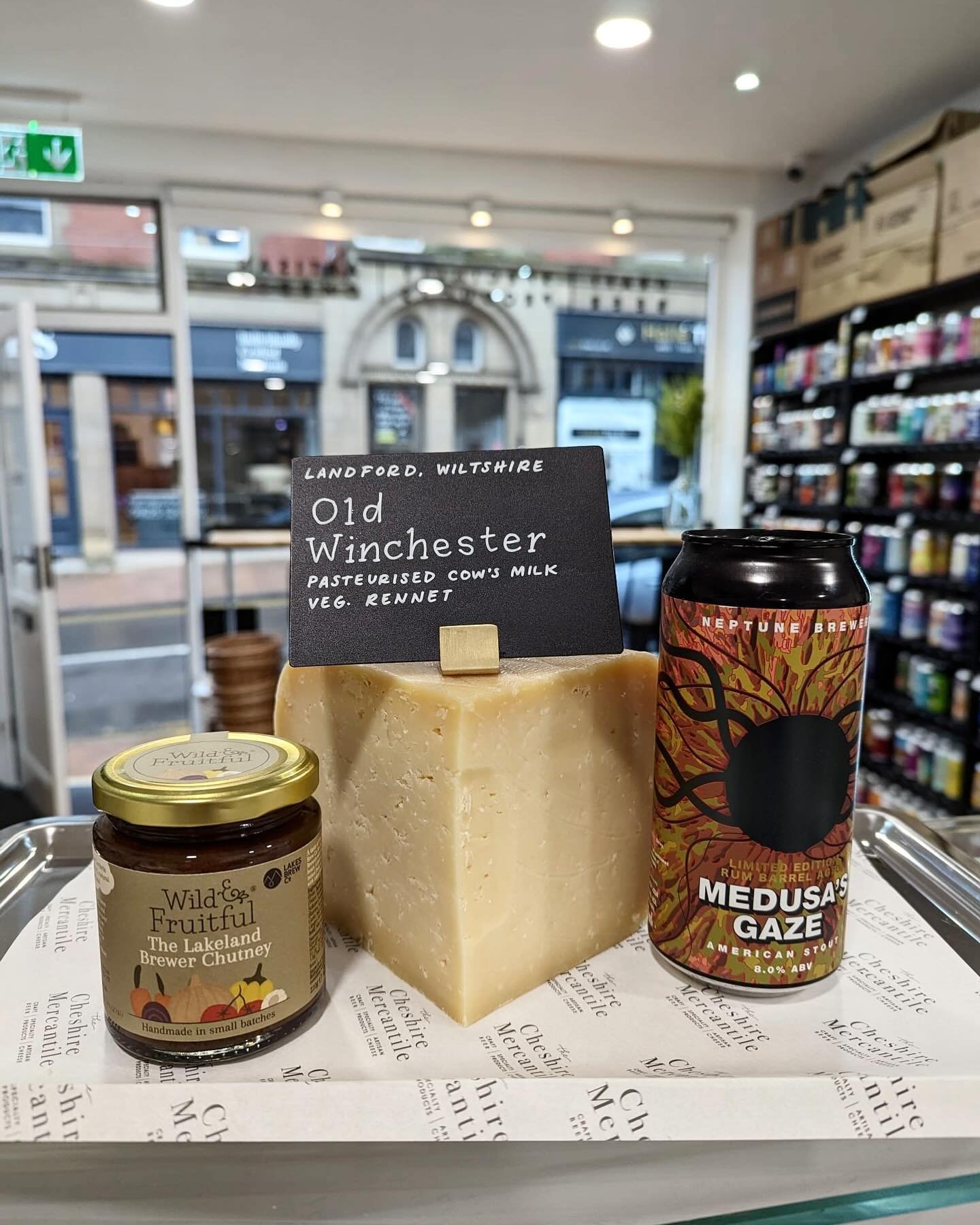 It&rsquo;s that time again, Saturday Sampling:
Somewhere between a Gouda, a Parmesan and Cheddar there is Old Winchester - a brilliant, full flavoured, sweet eat. Needs something equally as flavourful such a Lakeland Brewers Chutney from @wildandfrui