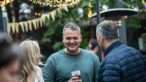 🎶
Kdybys tak n&aacute;hodou měl pocit, že jsi s&aacute;m,
tou cestou Mechovkovou přijď rovnou k n&aacute;m 🌲
🎶

Sousedsk&aacute; setk&aacute;n&iacute; v Kl&aacute;novic&iacute;ch funguj&iacute; ❤️ Mechfest vol.2 je za n&aacute;mi a byla to j&iacut