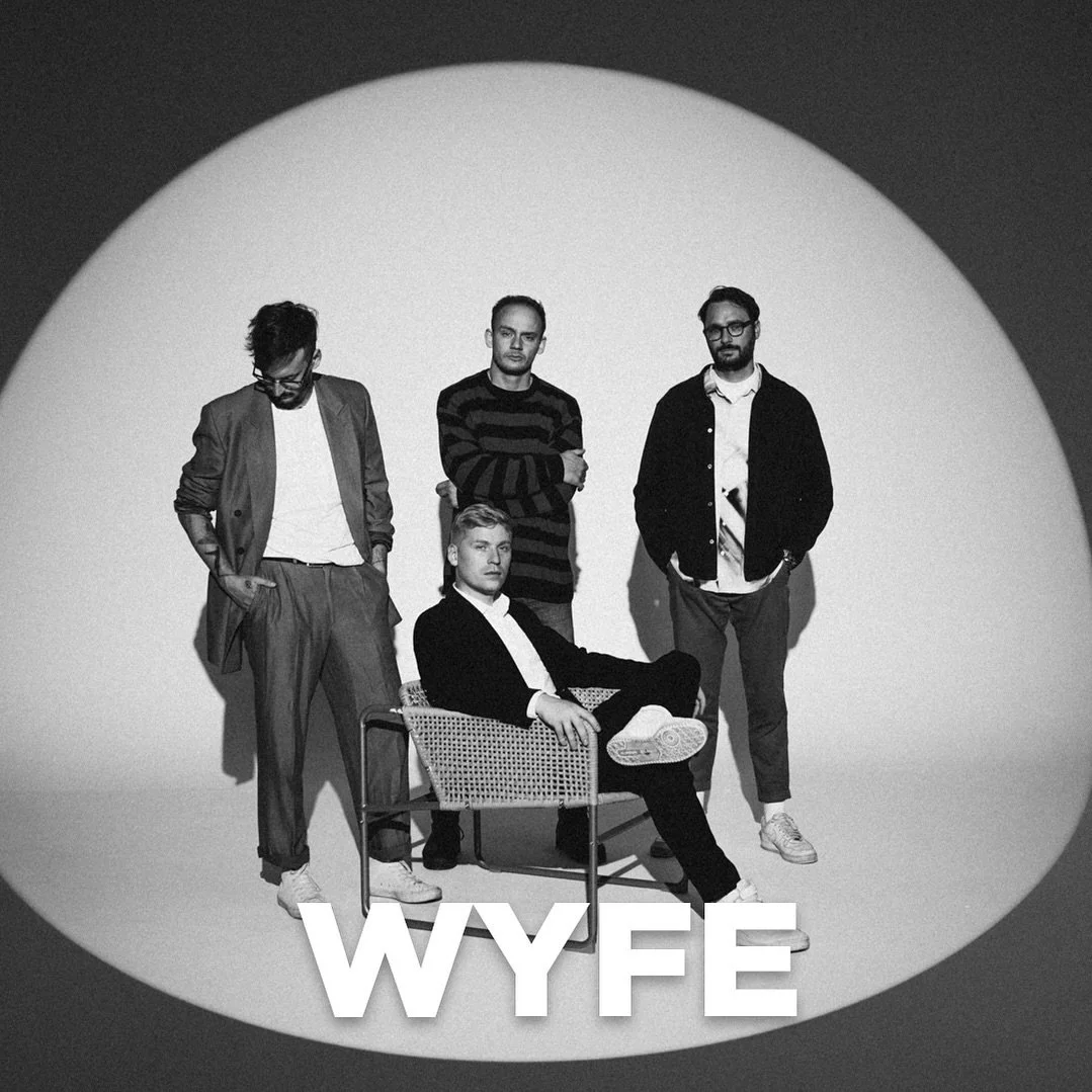 Kapela @wearewyfe vystoup&iacute; v 20.00 🖤

Přijďte si poslechnout uskupen&iacute;, kter&eacute; je zn&aacute;m&eacute; ze spoluprac&iacute; se světov&yacute;mi hudebn&iacute;ky. Už 30.4. u n&aacute;s v Kl&aacute;novic&iacute;ch na Č&aacute;r&aacut