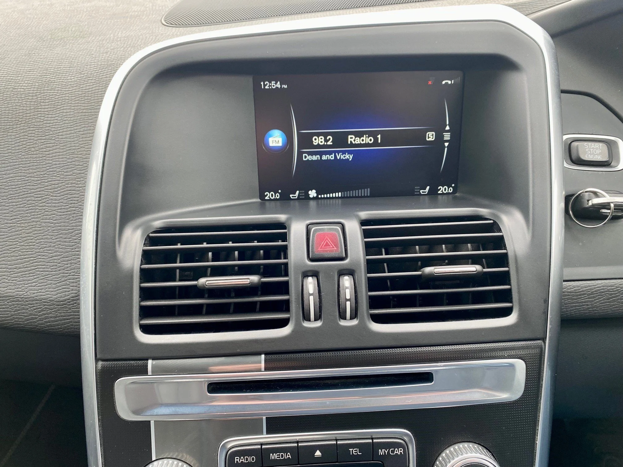 VOLVO XC60 D5 R-DESIGN LUX NAV AUTO — Avalon Cars Limited