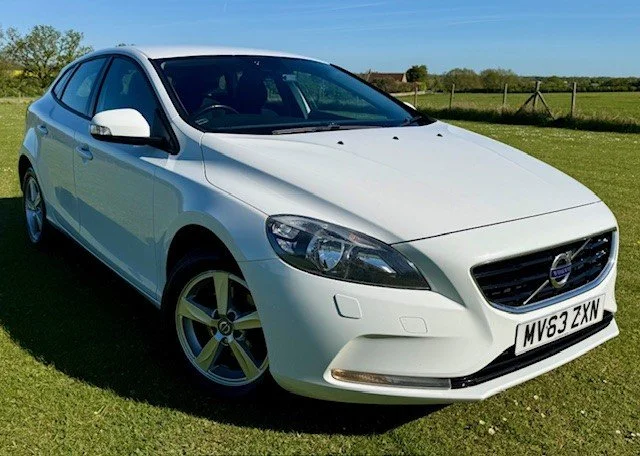 VOLVO V40 1.6 D2 ES NAV 2013 WHITE