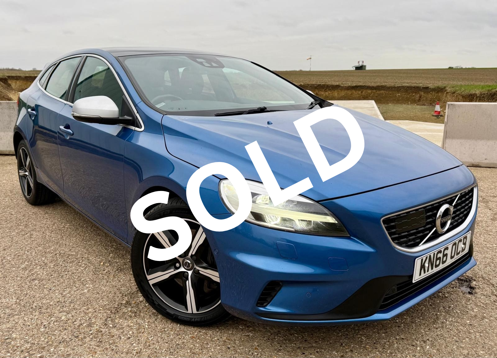 VOLVO V40 2.0 D4 R-DESIGN MANUAL BLUE DIESEL 2017MY VERY HIGH SPEC