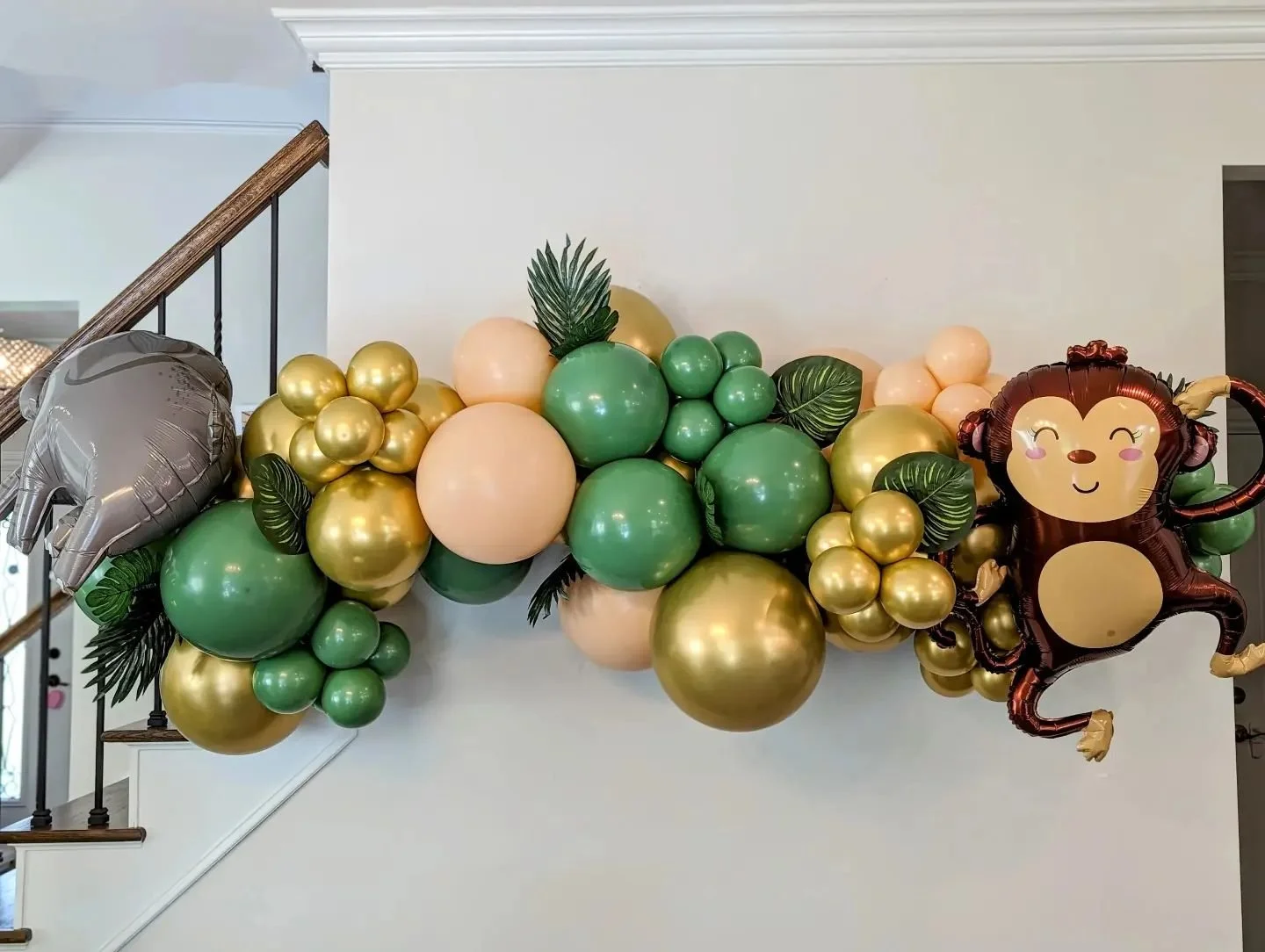 🐒🦁🌿 Wild One 🌿🦁🐒

First birthday balloon Garland!