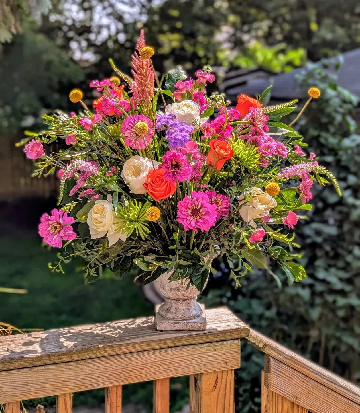 💐🌸 We love a fun, colorful floral arrangement!🌹🌼

-
-
-
#floral #flowers #flower #nature #flowerstagram #love #floraldesign #art #flowersofinstagram #beautiful #wedding #handmade #fashion #photography #garden #florist #blossom #summer #spring #pl