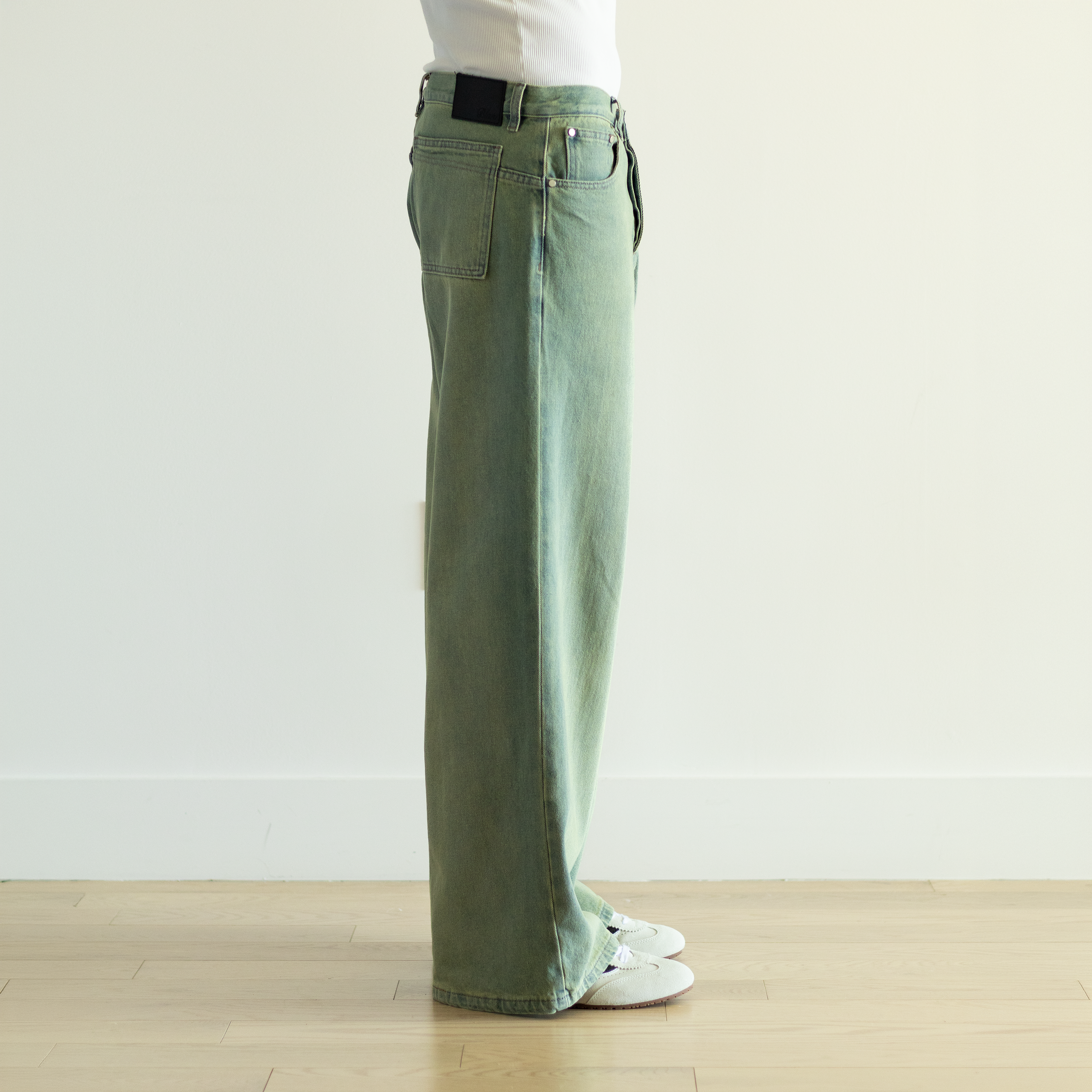 sunwash jeans right copy.png