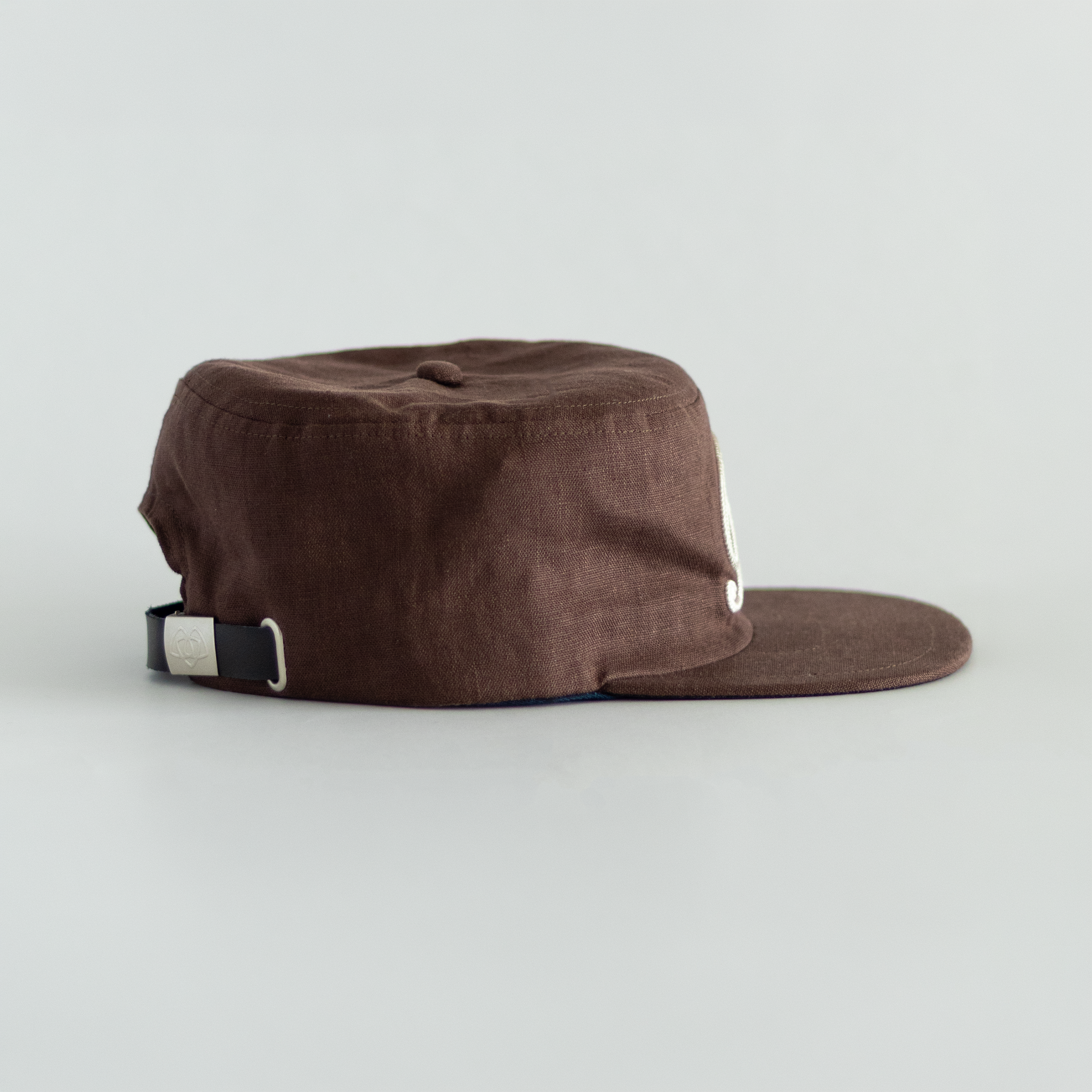 flat top linen hat right.png