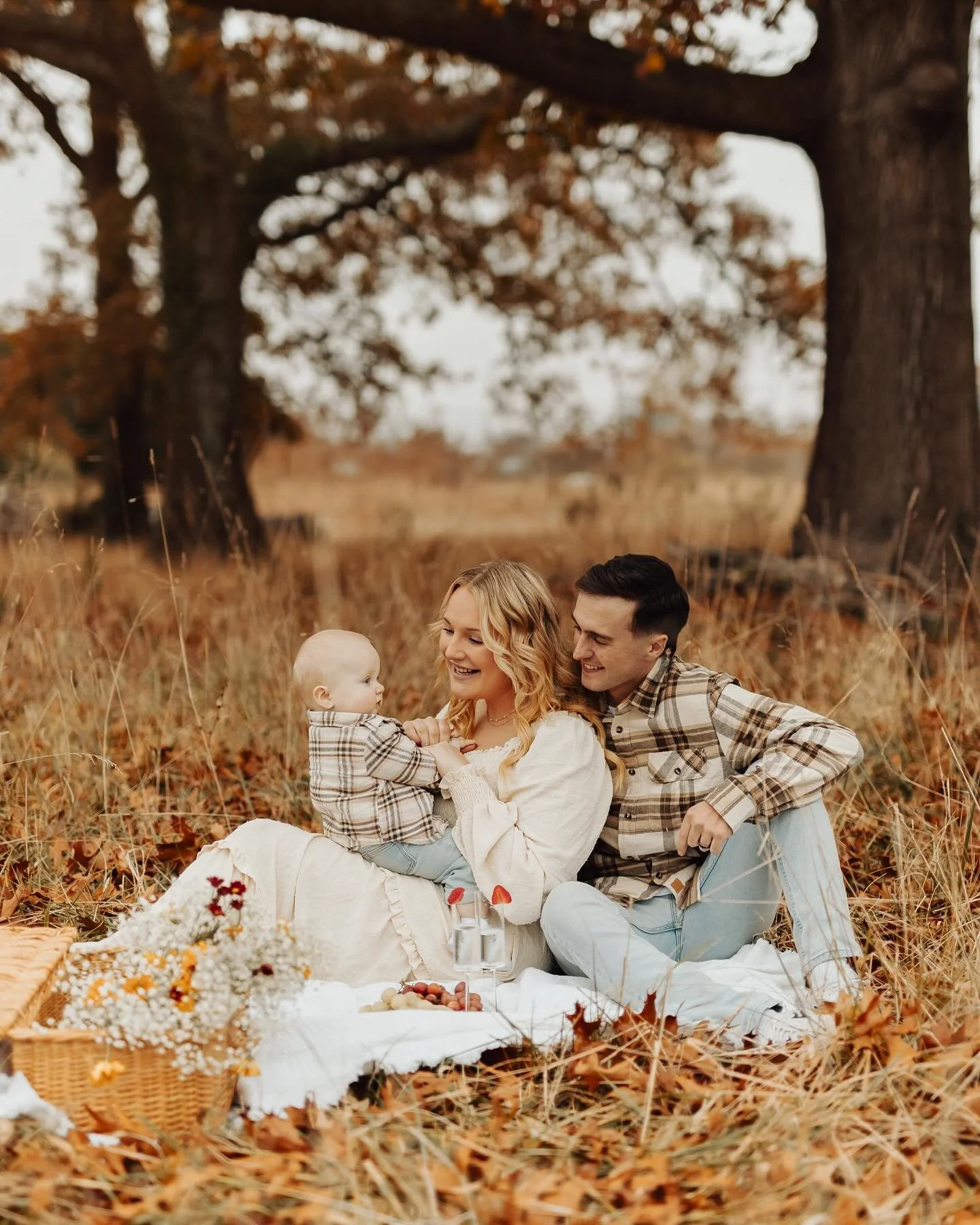 happy thanksgiving from my family to yours 🦃🍁 

I am so thankful for each and everyone of you for entrusting me to capture your life&rsquo;s precious moments. It is an honor to have you as clients who become family, and for that I am grateful 🤍

w