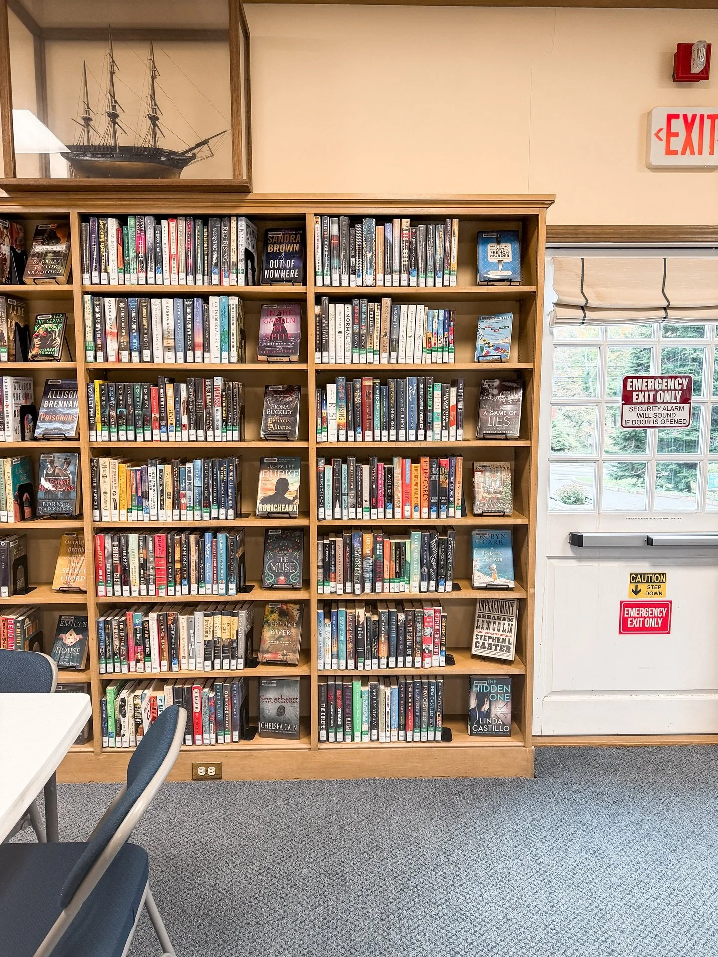 Fiction integration update: upstairs Kirkman room is complete!

Fiction A-G, which incudes general fiction, mystery, sci fi, and short stories all is located on the upper level.

We&rsquo;re working on the lower level now, which will house H-Z.

Than