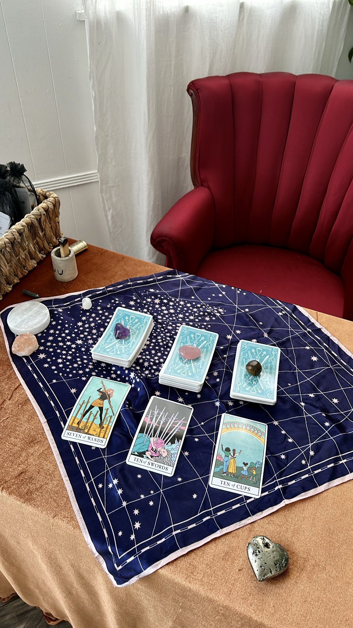 crystals, south shore ma, intuition, clarity, tarot, manifestation, house of stellium, lindsay purcell, lindsay j consulting