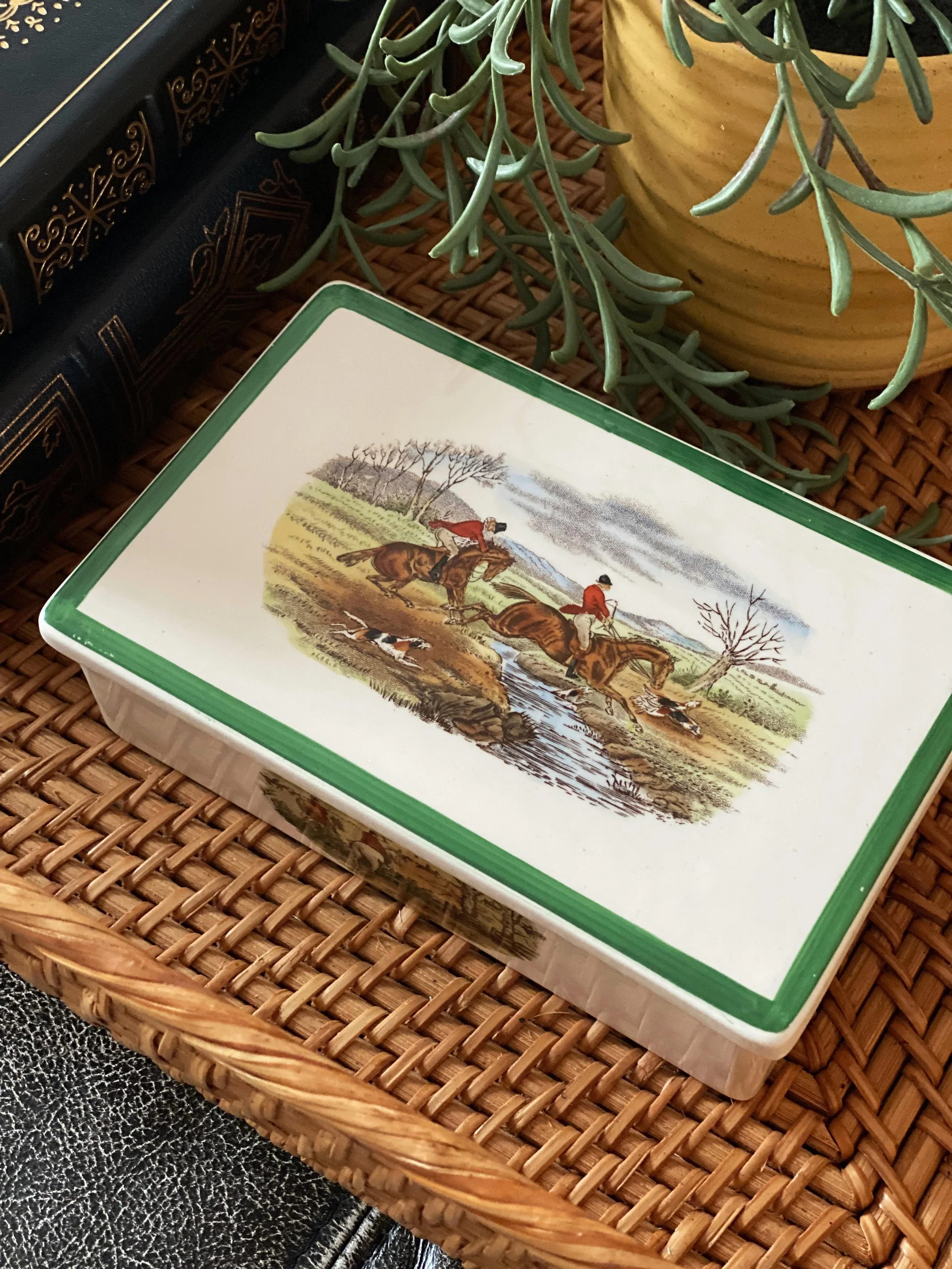 spode trinket box with lid, the hunt