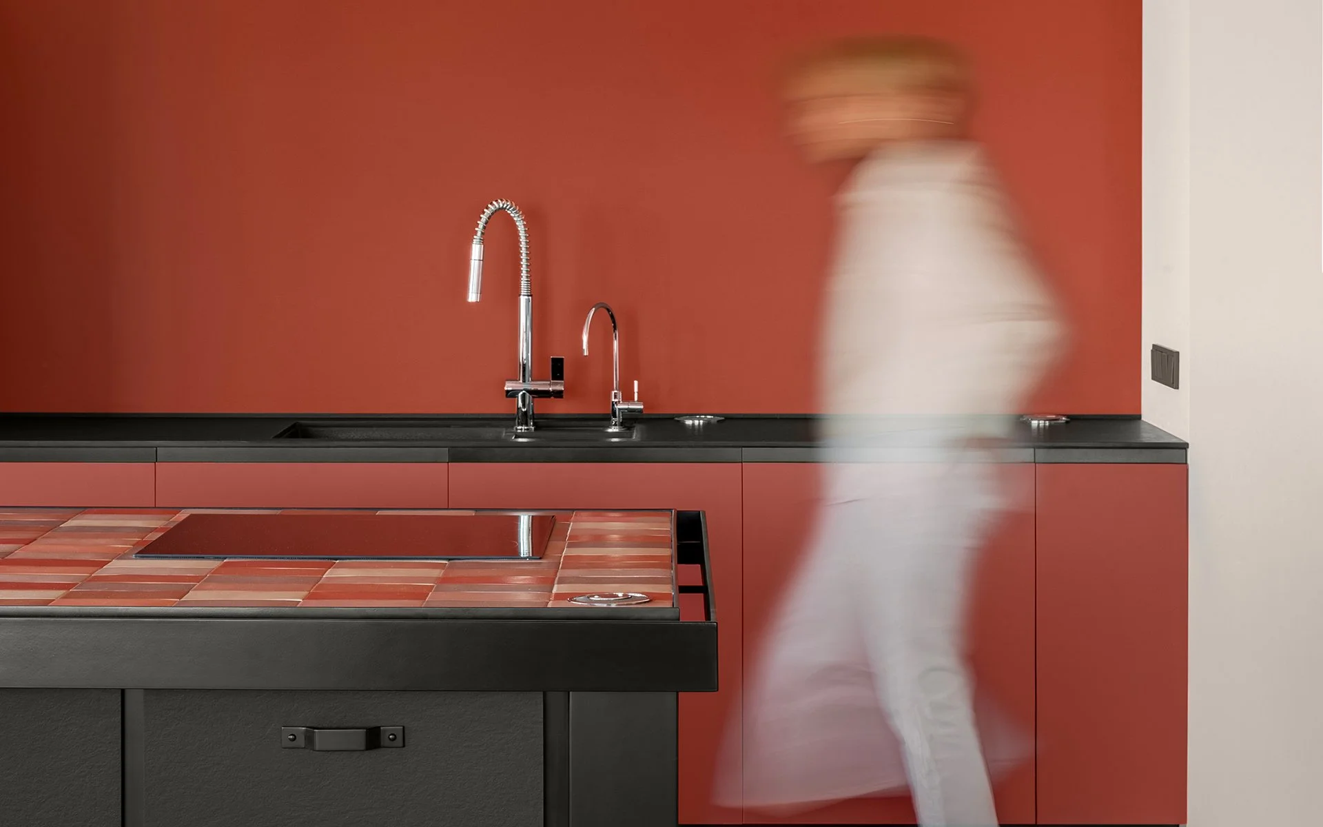 Mutina ceramic tiles and Davide Groppi lighting in a Zürich kitchen design at Hochwert.
