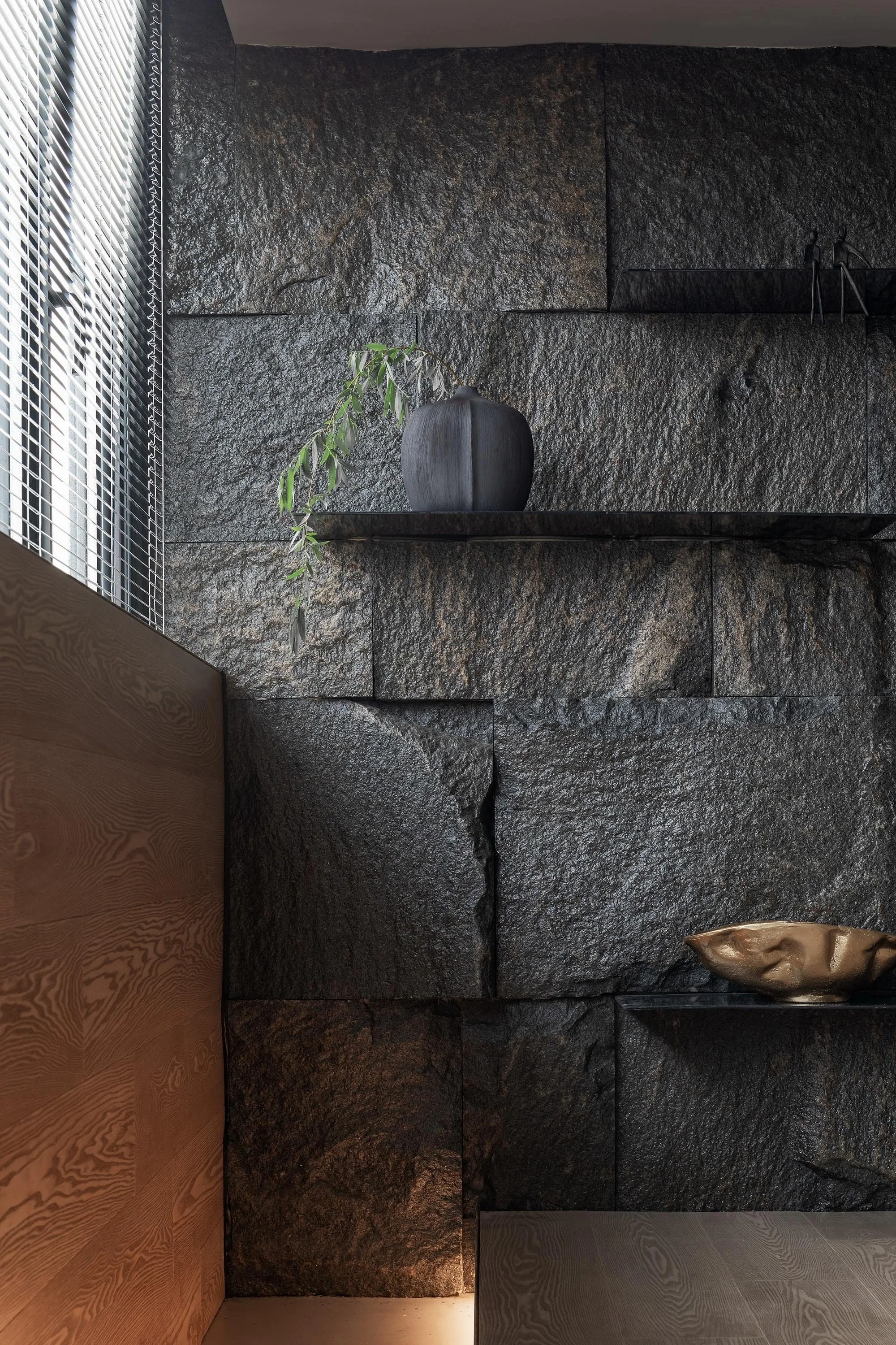 modern-interior-with-stone-wall-decorative-elements-min.jpg