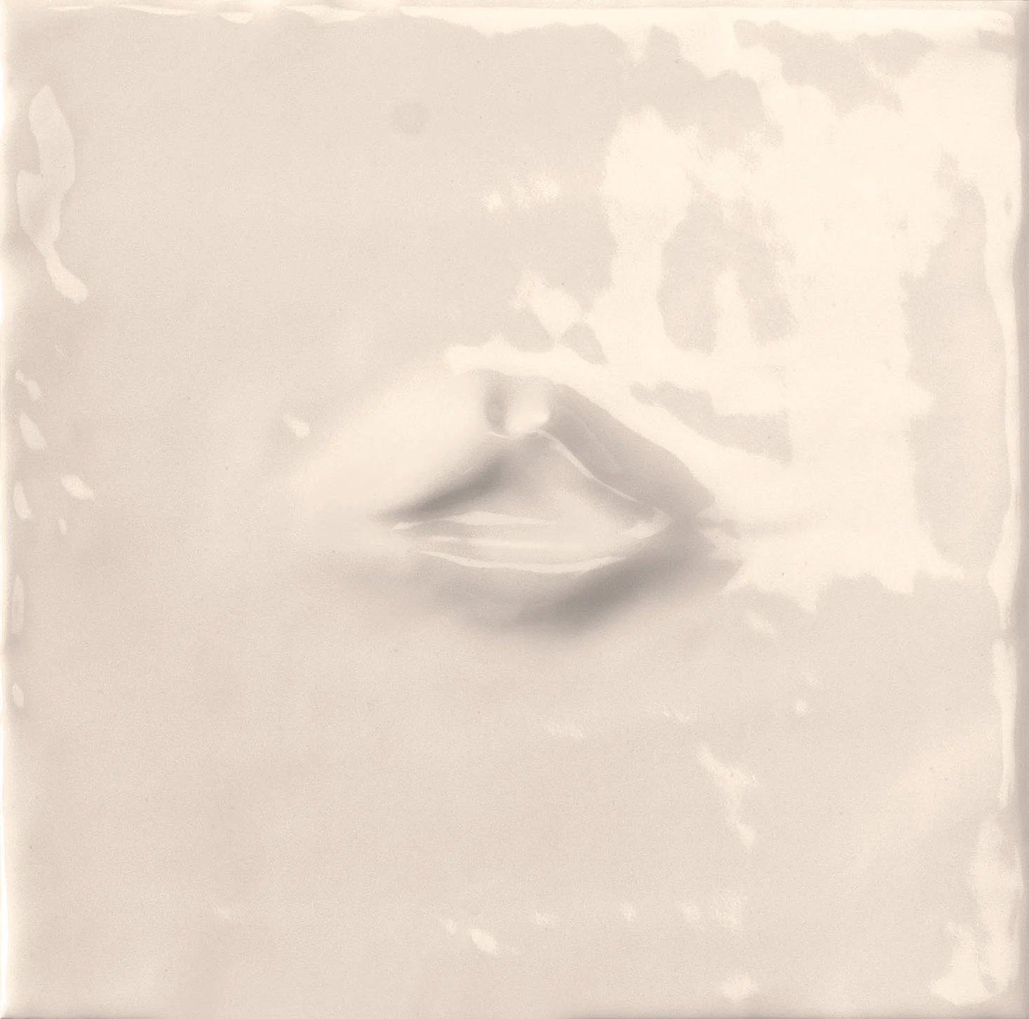 mouth2_glossy_chalk_15x15_00042.jpg