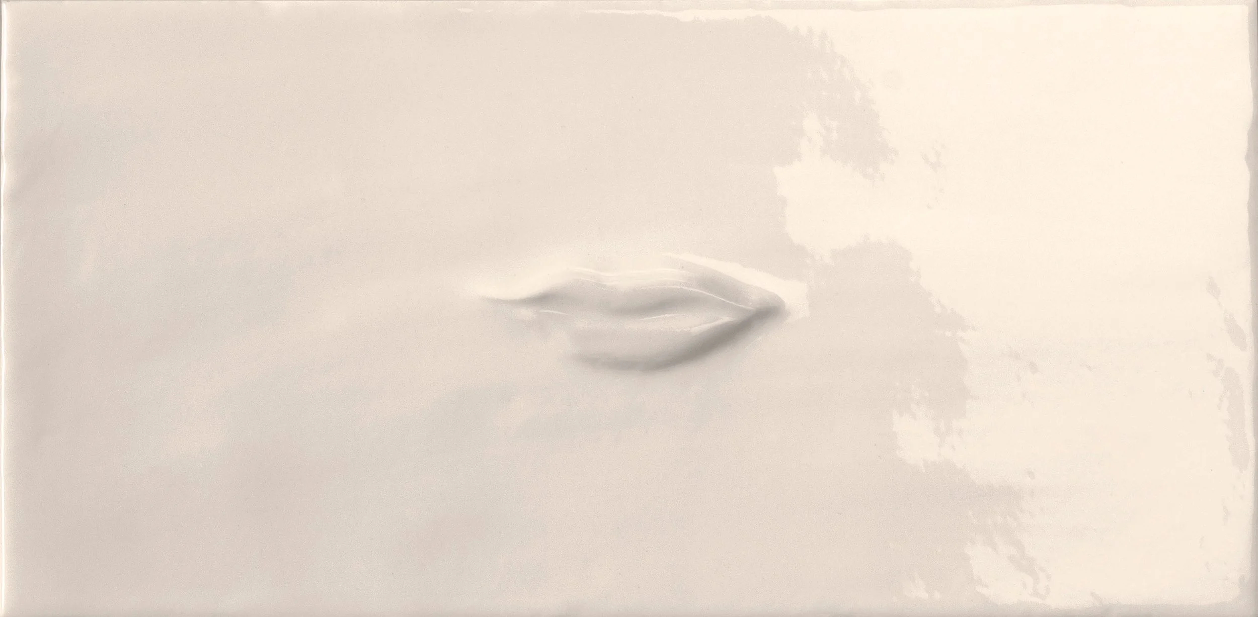 mouth1_glossy_chalk_15x30_00041.jpg