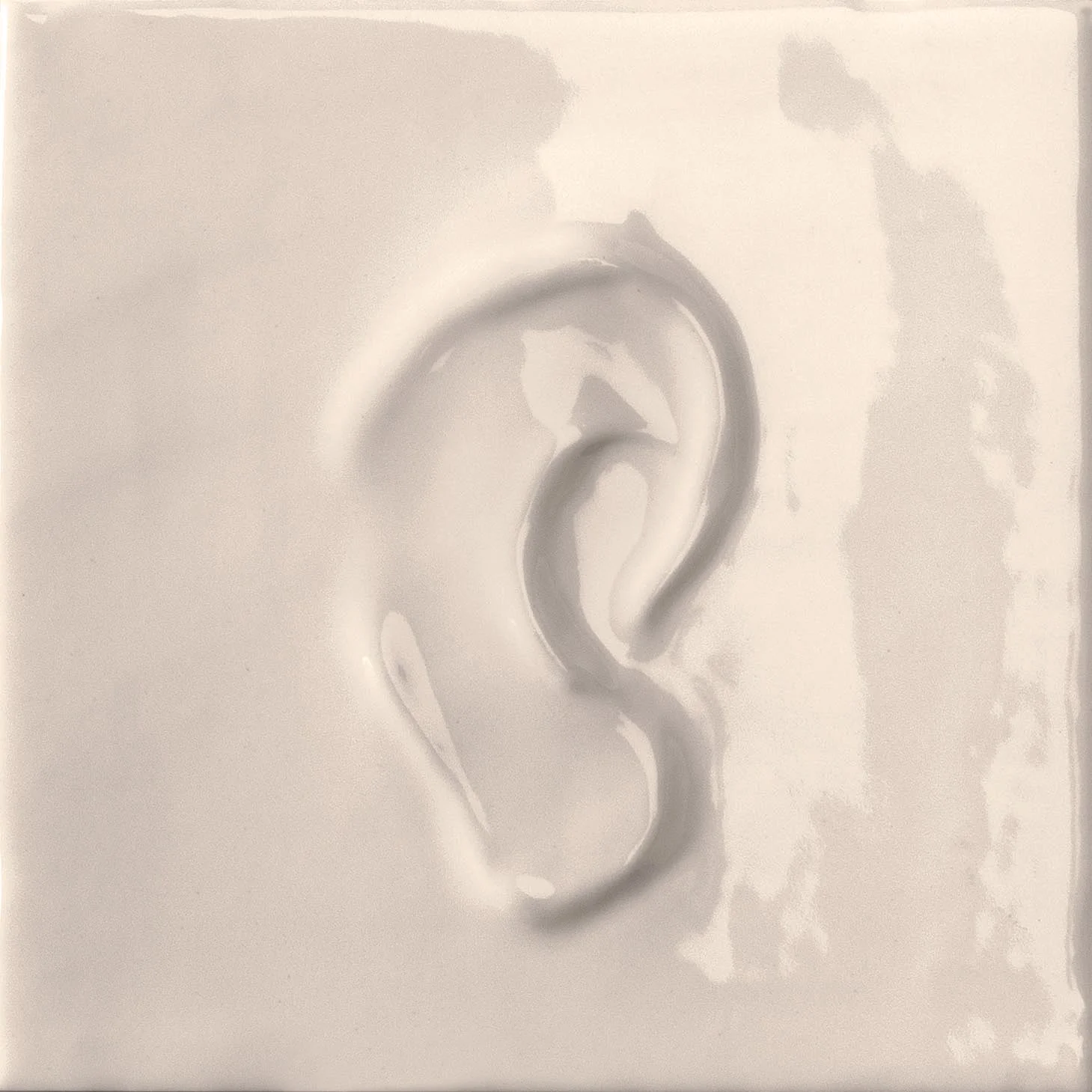 ear2_glossy_chalk_15x15_00036.jpg