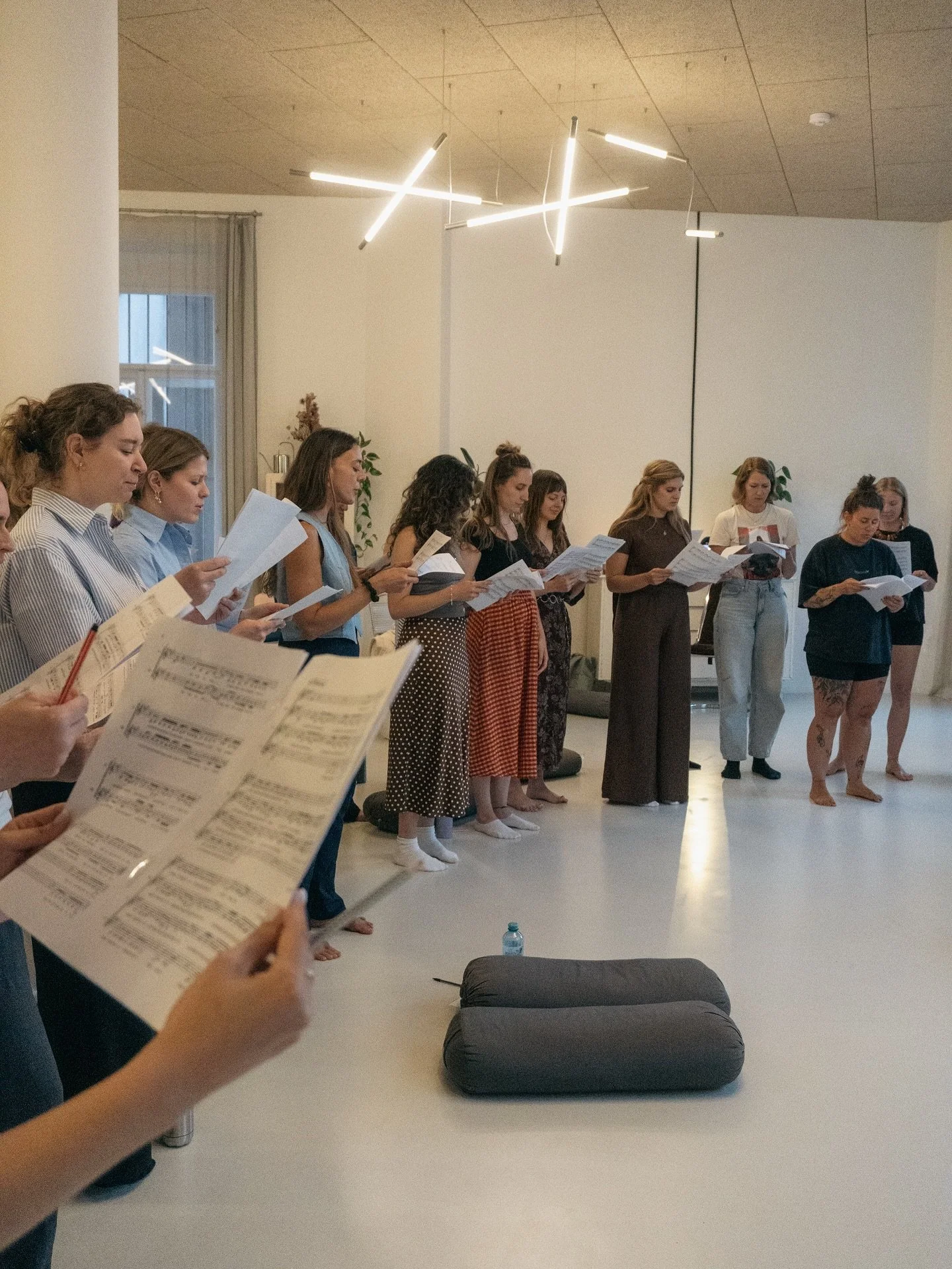 OpenChoir x @y.lab_ >> das war ClickCollective&lsquo;s erste Collab &amp; sie h&auml;tte sch&ouml;ner nicht sein k&ouml;nnen. danke an alle, die dabei waren. das herz ist voll 💛

danke an @juliiamueller f&uuml;r die fotos <3

#openchoir #si