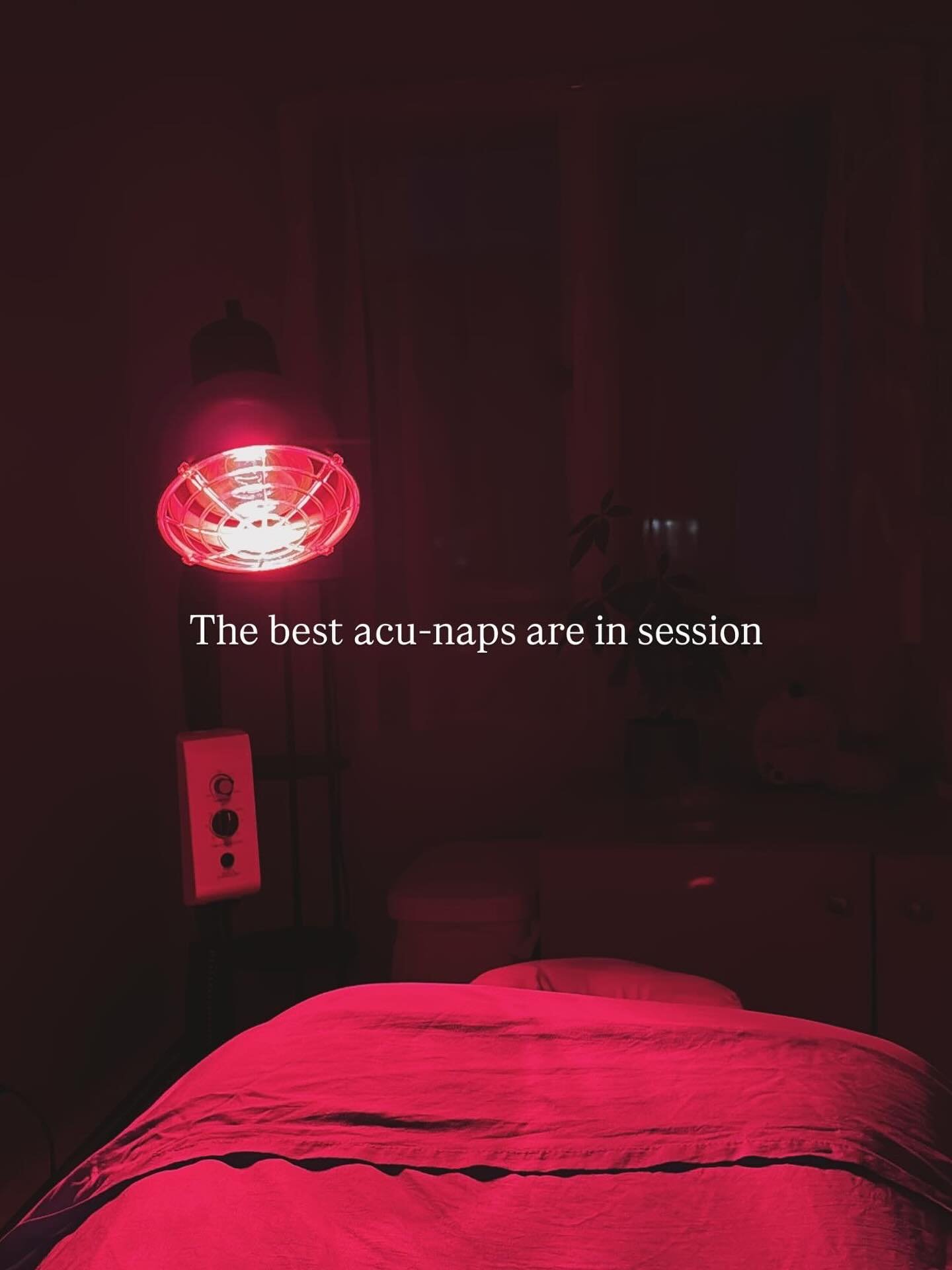 With it now being dark at 5:30pm &hellip; add a little acupuncture with some red light, meditation music, and a heated table- it&rsquo;s the best nap you will take and you can&rsquo;t convince me otherwise !! 😴💕 Time to get cozy and healed 🥰