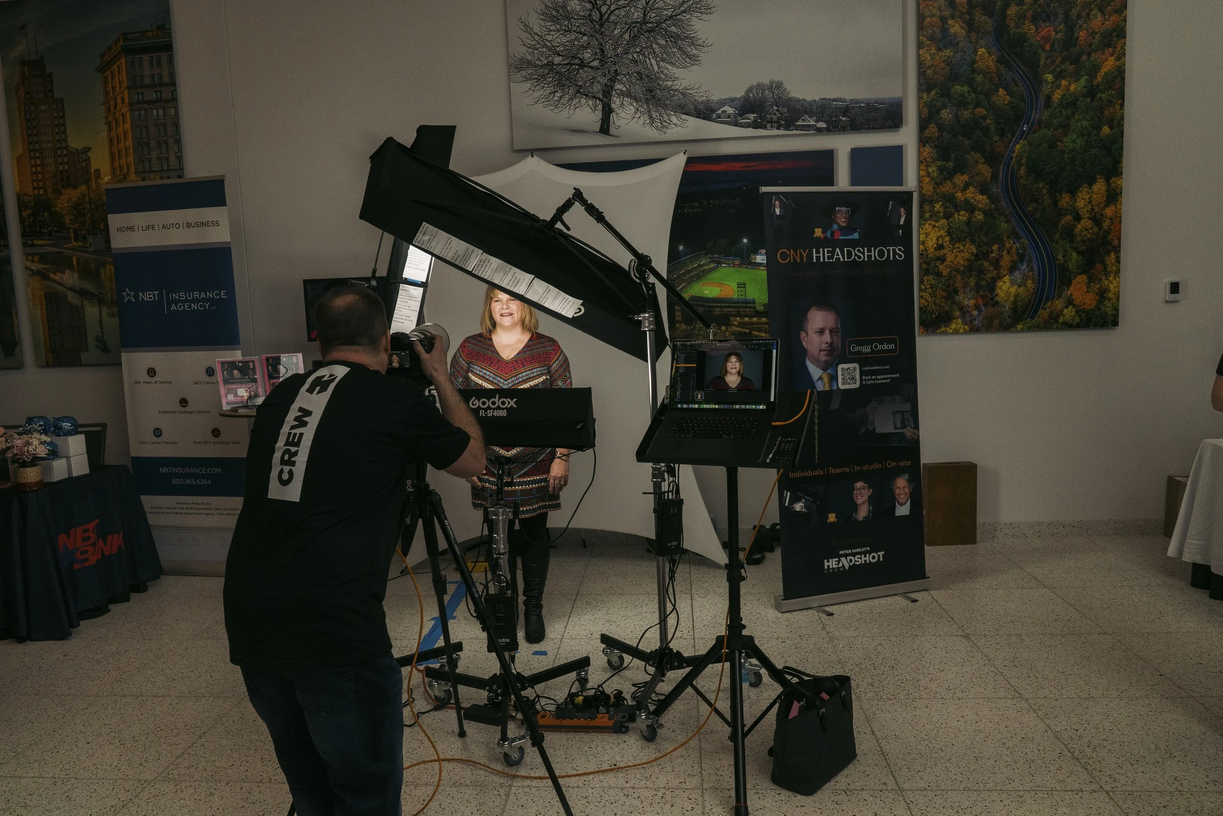 gregg gordon of CNY headshots takes a photo